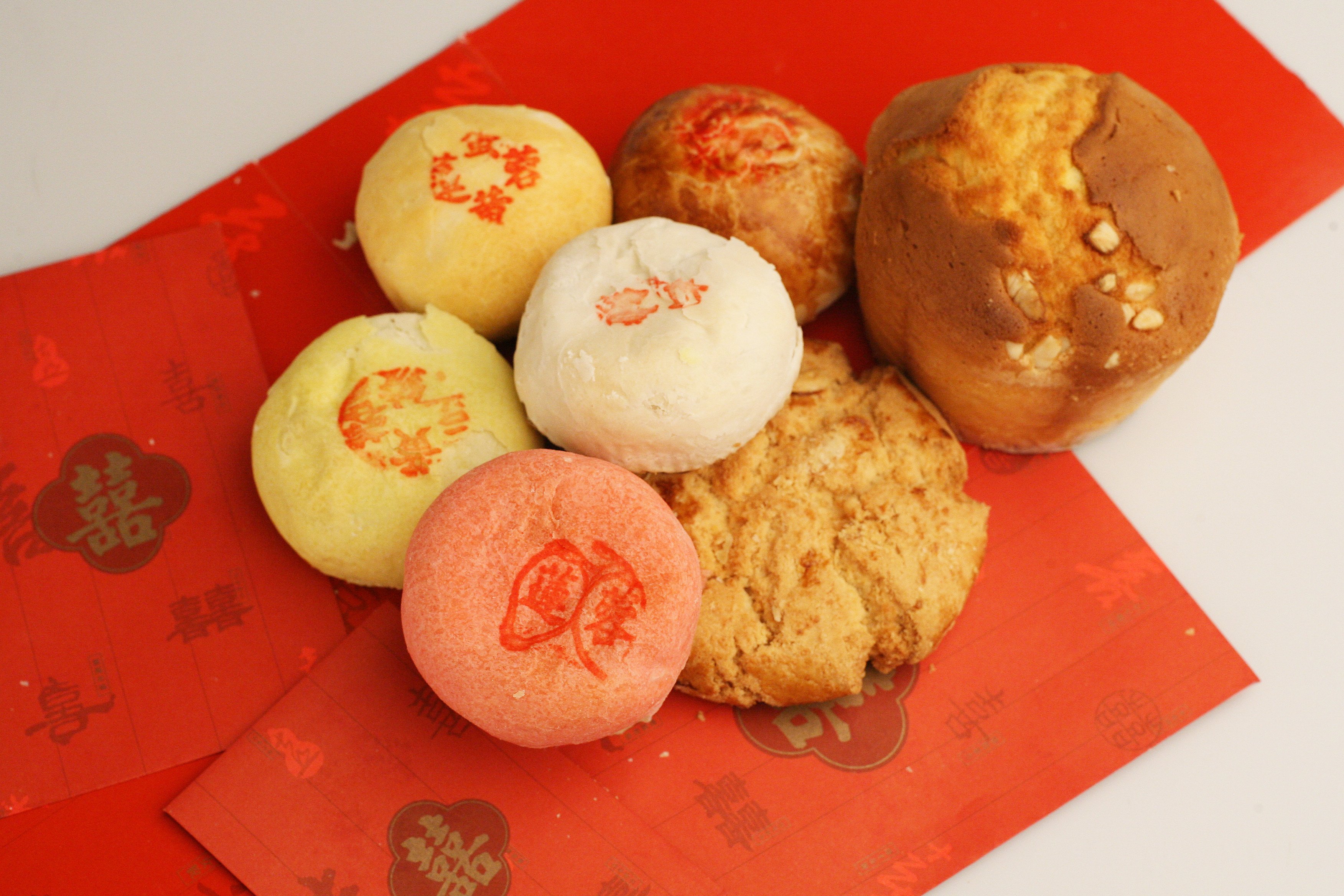 Assorted Chinese wedding cakes. Photo: May Tse