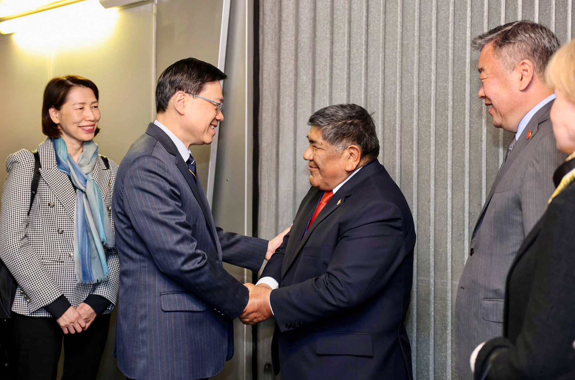 Chief Executive John Lee (second from left) greeted by Peruvian energy minister Romulo Mucho Mamani (right) in Peru. Photo: Facebook/John Lee