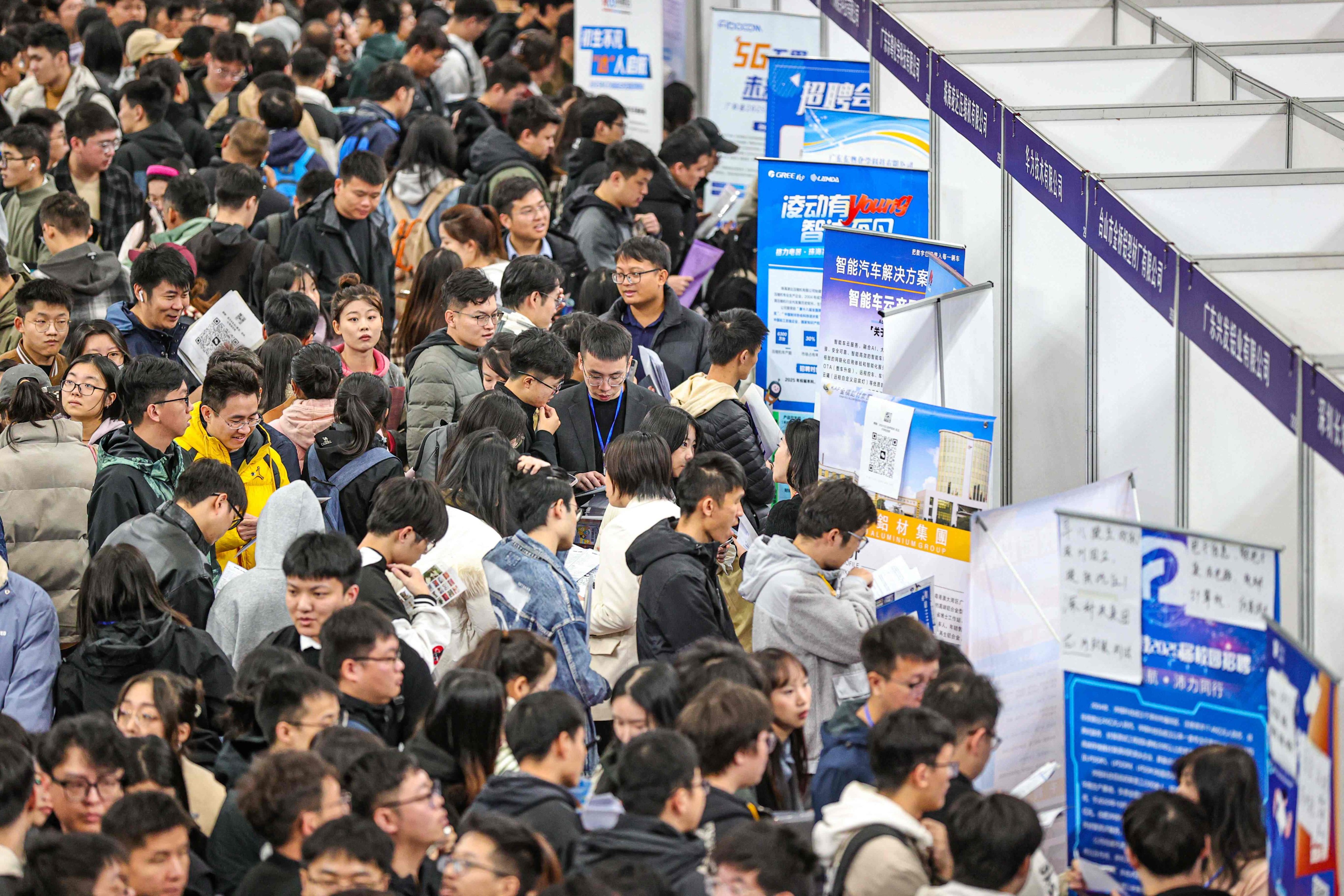 People attend a job fair in Shenyang, Liaoning province, on October 22. Photo: AFP