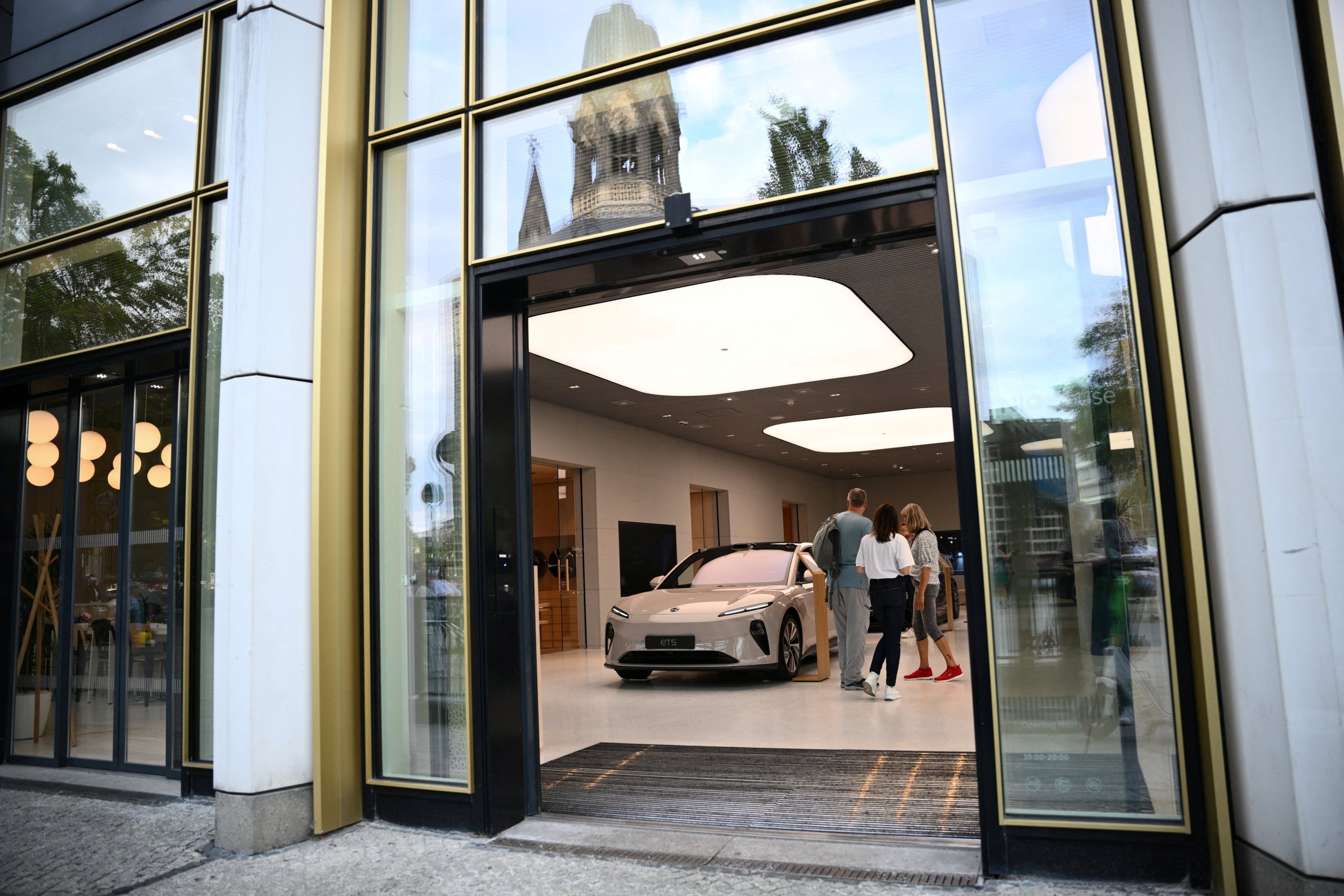 People look at a car made by Chinese EV company Nio in a showroom in Berlin on August 17, 2023. Photo: Reuters