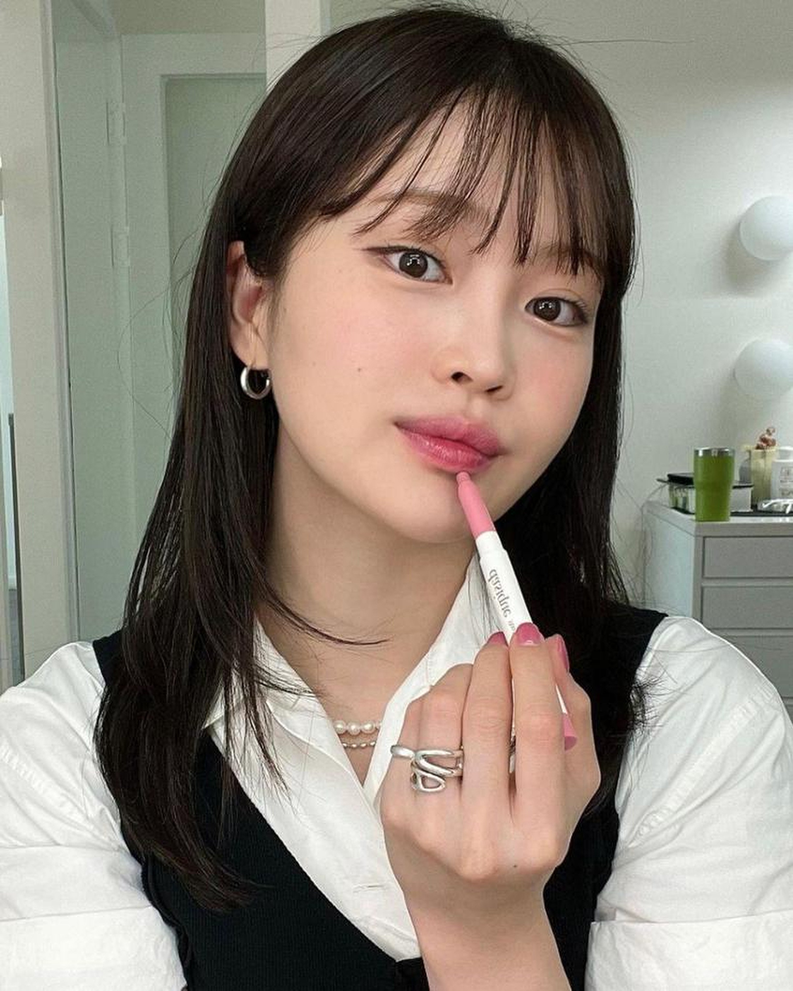 Tourists are going to Korea’s top make-up studios, like ones run by make-up artist Kim Han-sol (pictured), to get the latest skincare and trend tips, and makeovers. Photo: Kim Han-sol