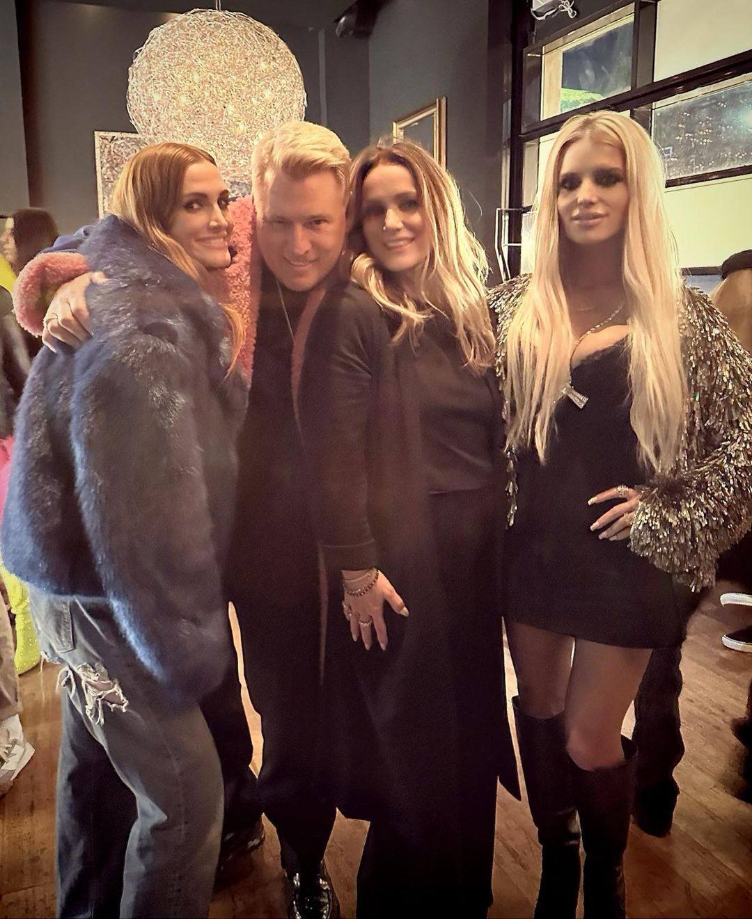 Happy families? Ashlee, Joe, Tina and Jessica Simpson. Photo: @jessicasimpson/Instagram 