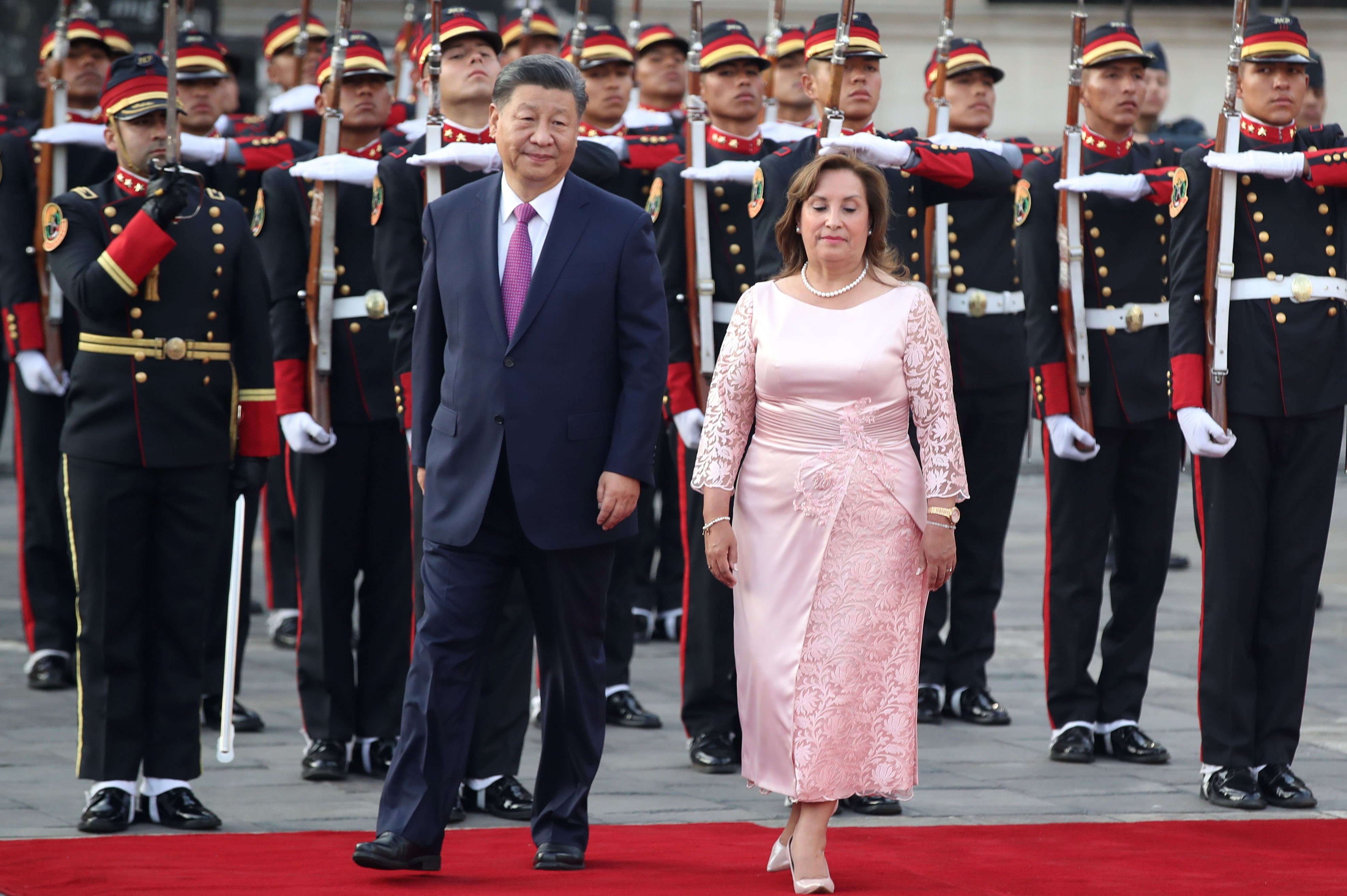 President of Peru Dina Boluarte (right), receives the President of China Xi Jinping in Lima, Peru on November 14, 2024. Photo: EPA-EFE