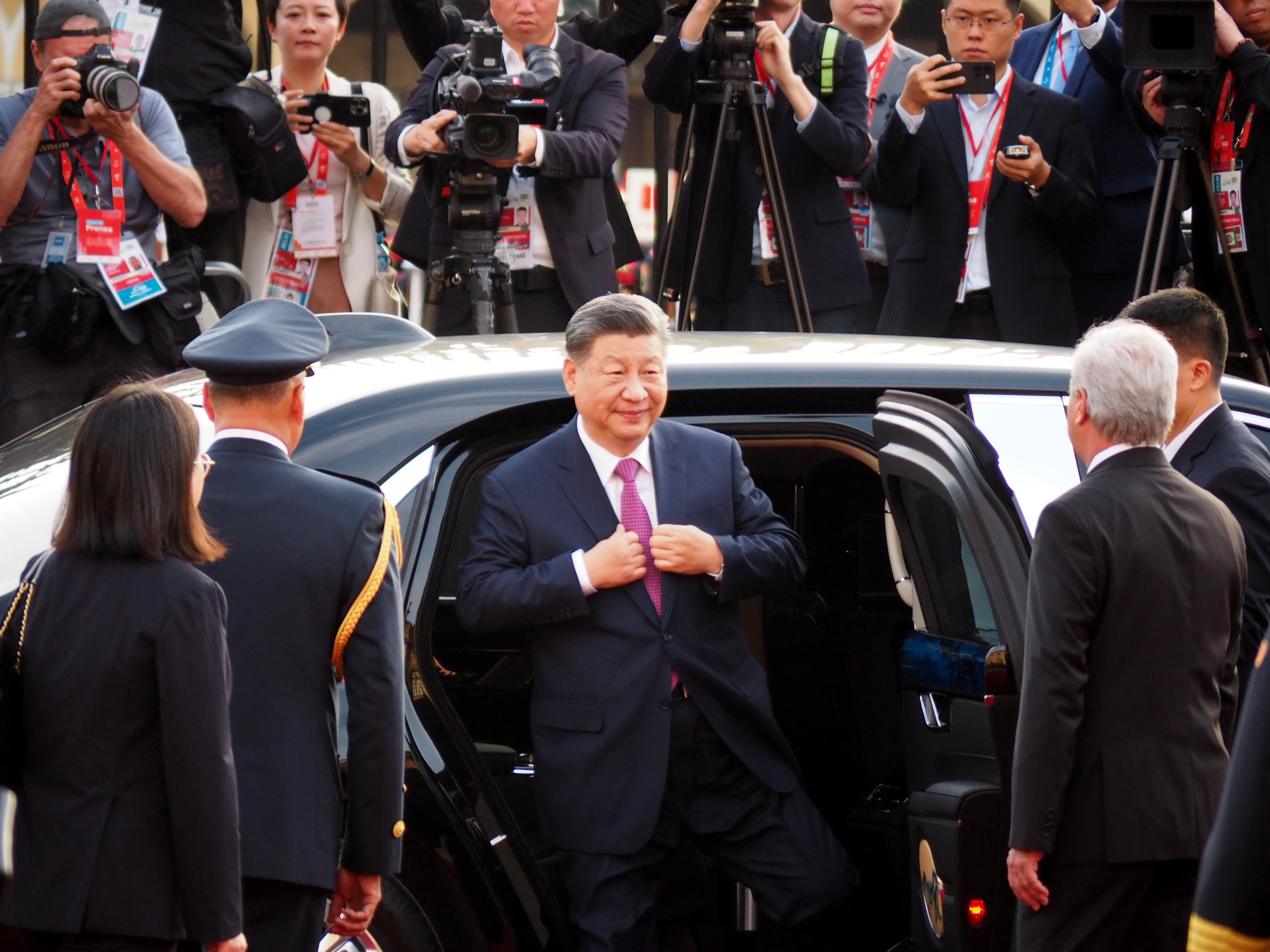 Chinese President Xi Jinping arrives at the Government Palace in Lima, Peru, on November 14, 2024. Photo: Zuma Press Wire/dpa