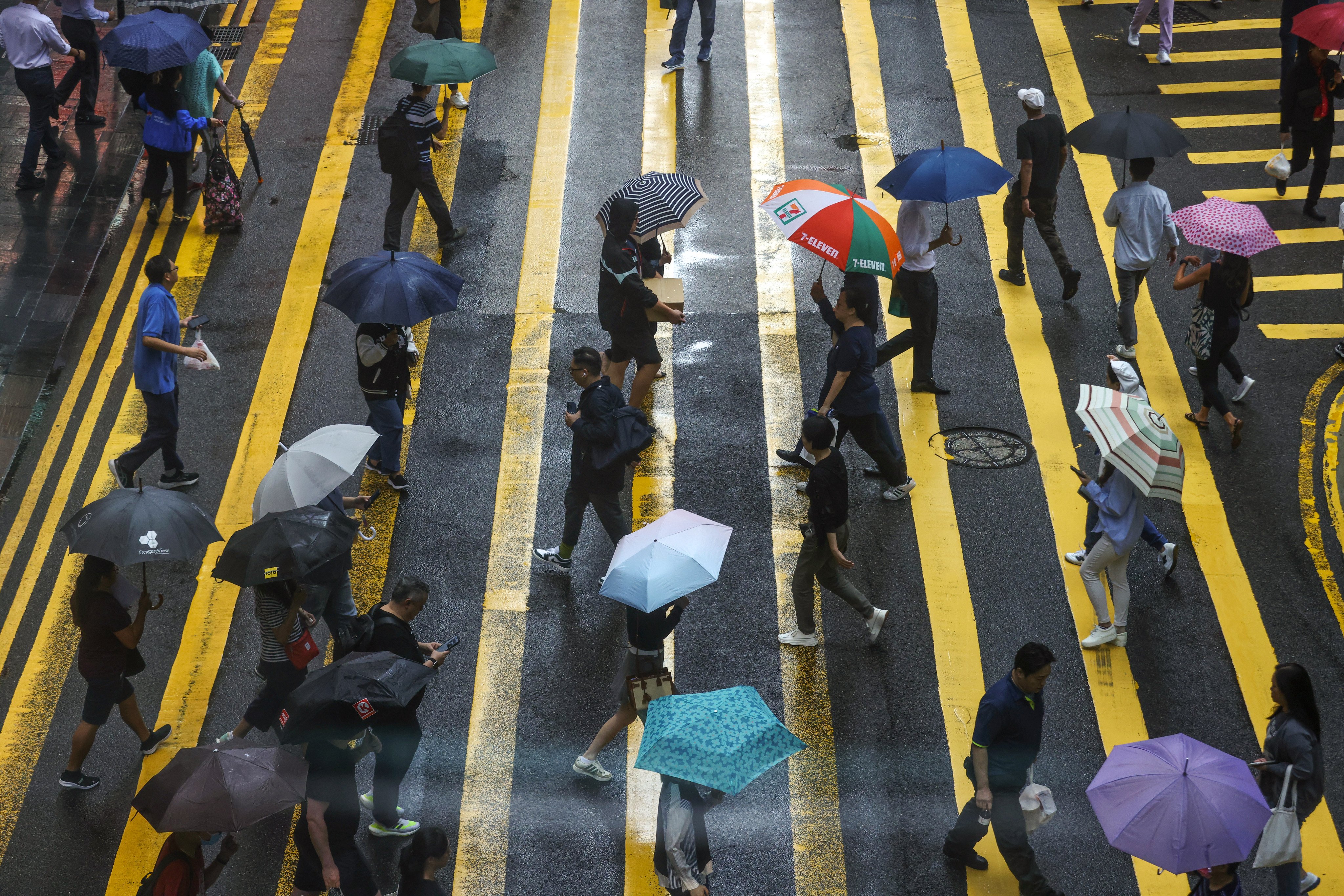 Hongkongers can expect more rainy conditions next week. Photo: Jonathan Wong