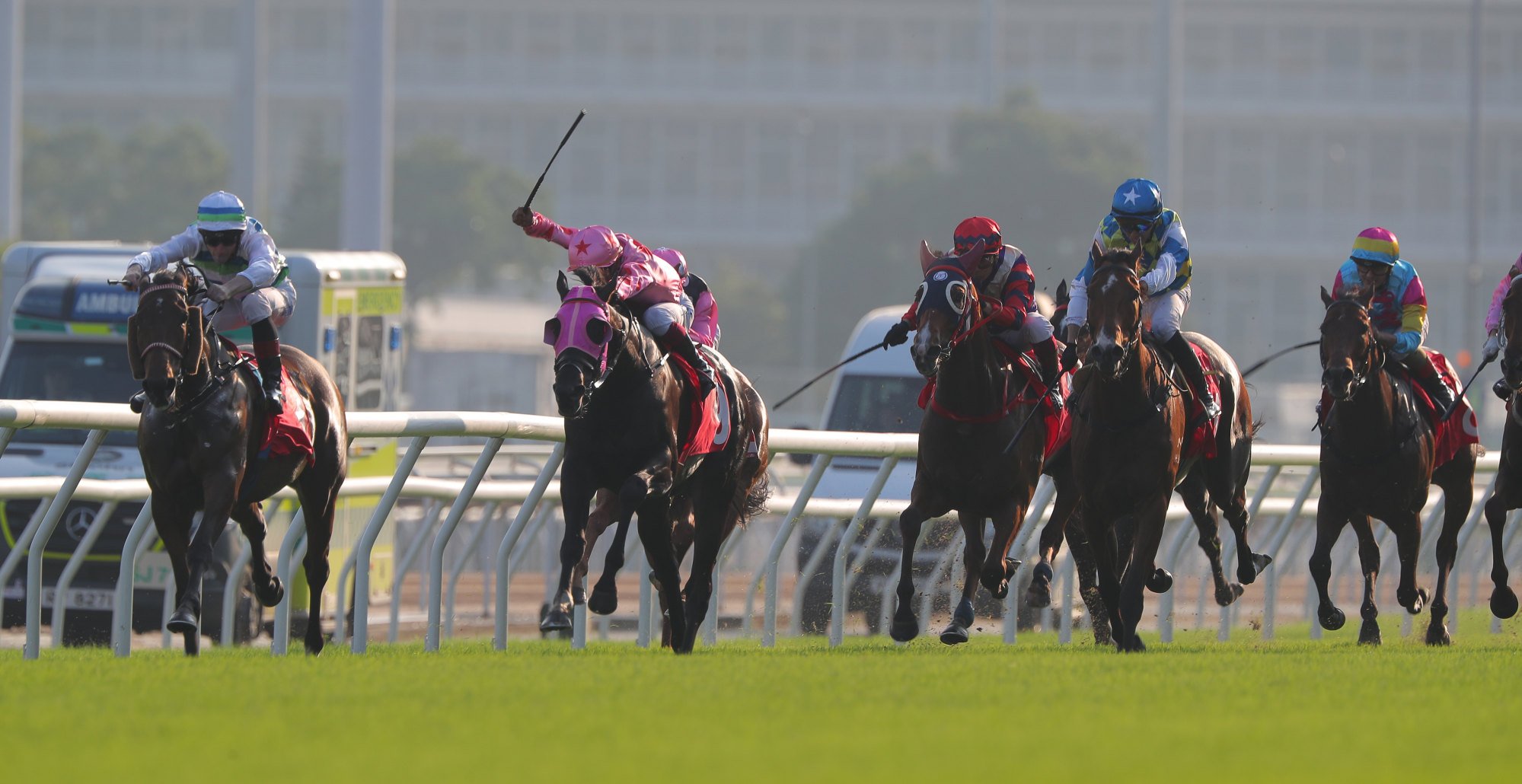 Voyage Bubble (left) holds off his rivals at Sha Tin on Sunday.