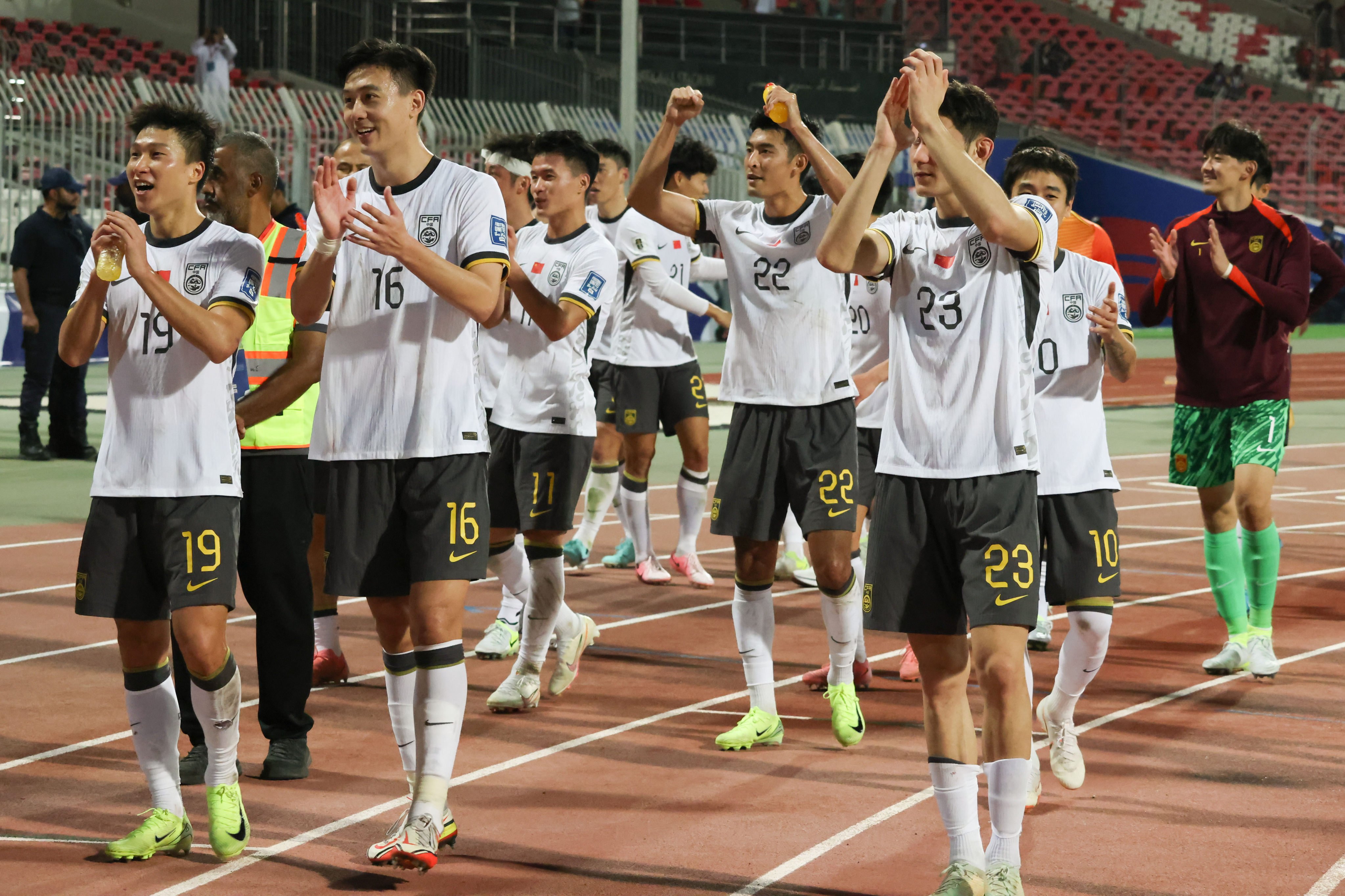 China’s players salute their fans after beating Bahrain in Riffa. Photo: Xinhua