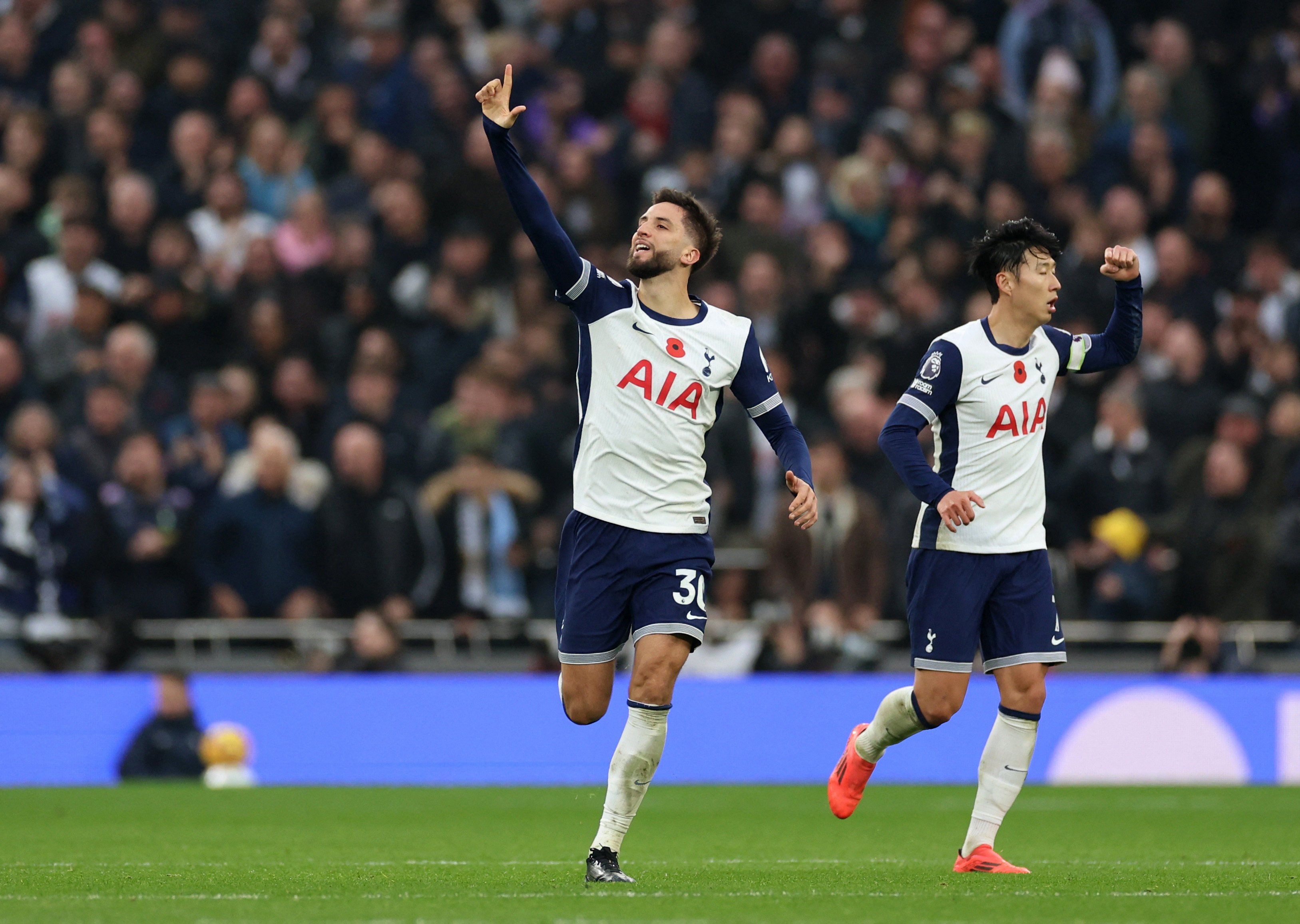 Tottenham Hotspur’s Rodrigo Bentancur celebrates with teammate Son Heung-min after scoring a goal against Ipswich Town last week. Photo: Reuters