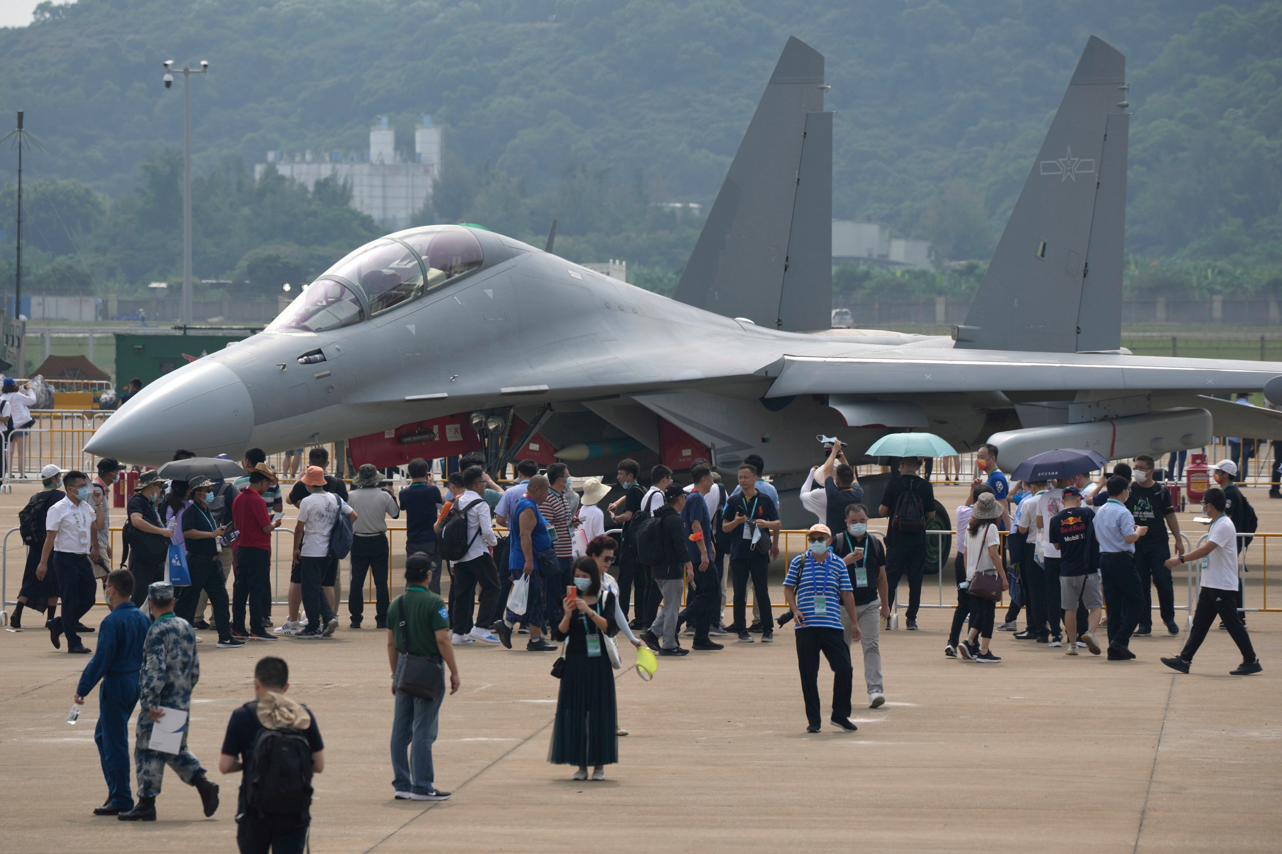 China’s air force operates J-16D electronic warfare fighter jets for radar jamming, according to a new US government report. Photo: AP