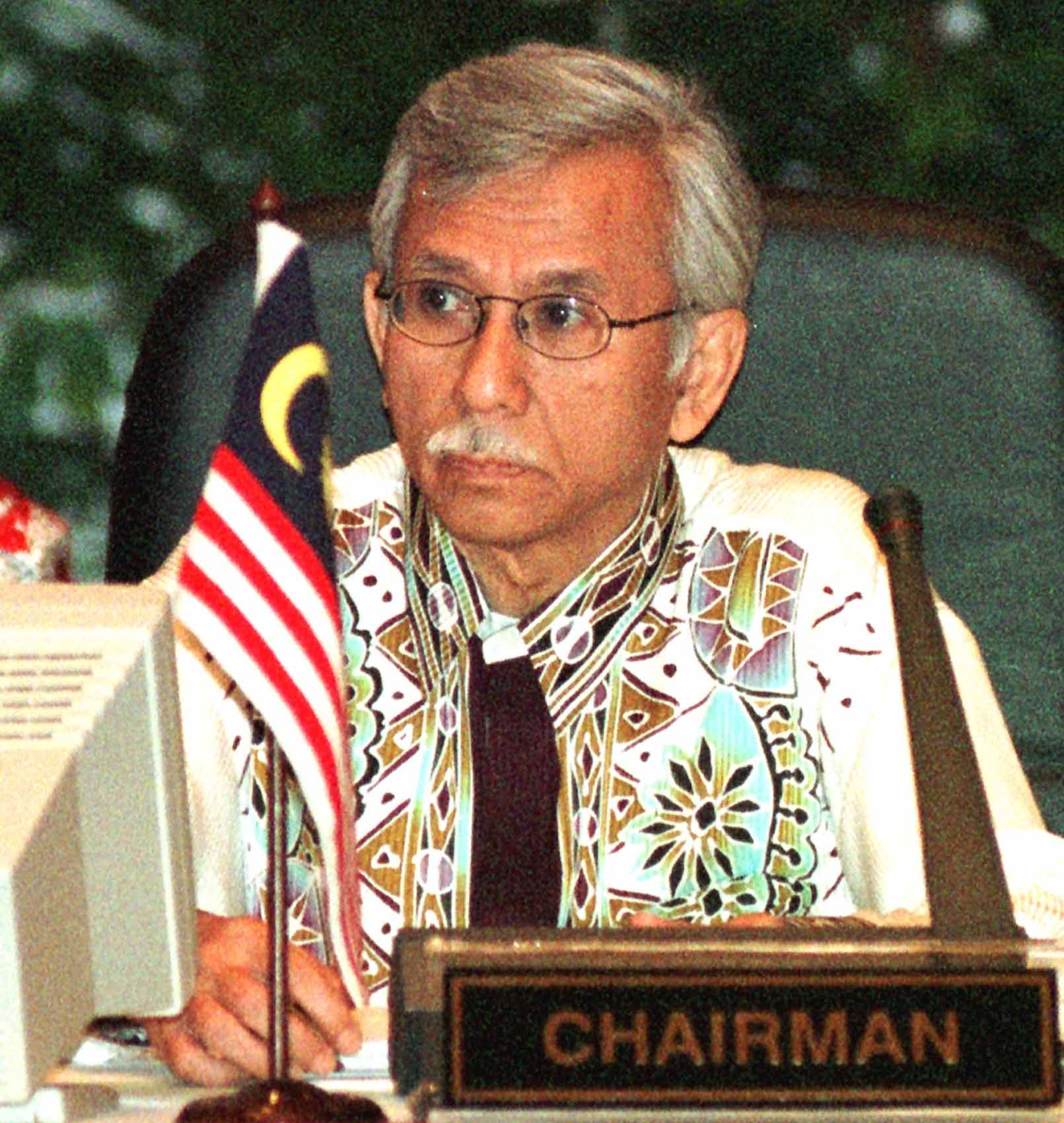 Then Malaysian Finance Minister Daim Zainuddin chairs an Asean meeting in Kuala Lumpur in 2001. Photo: AFP