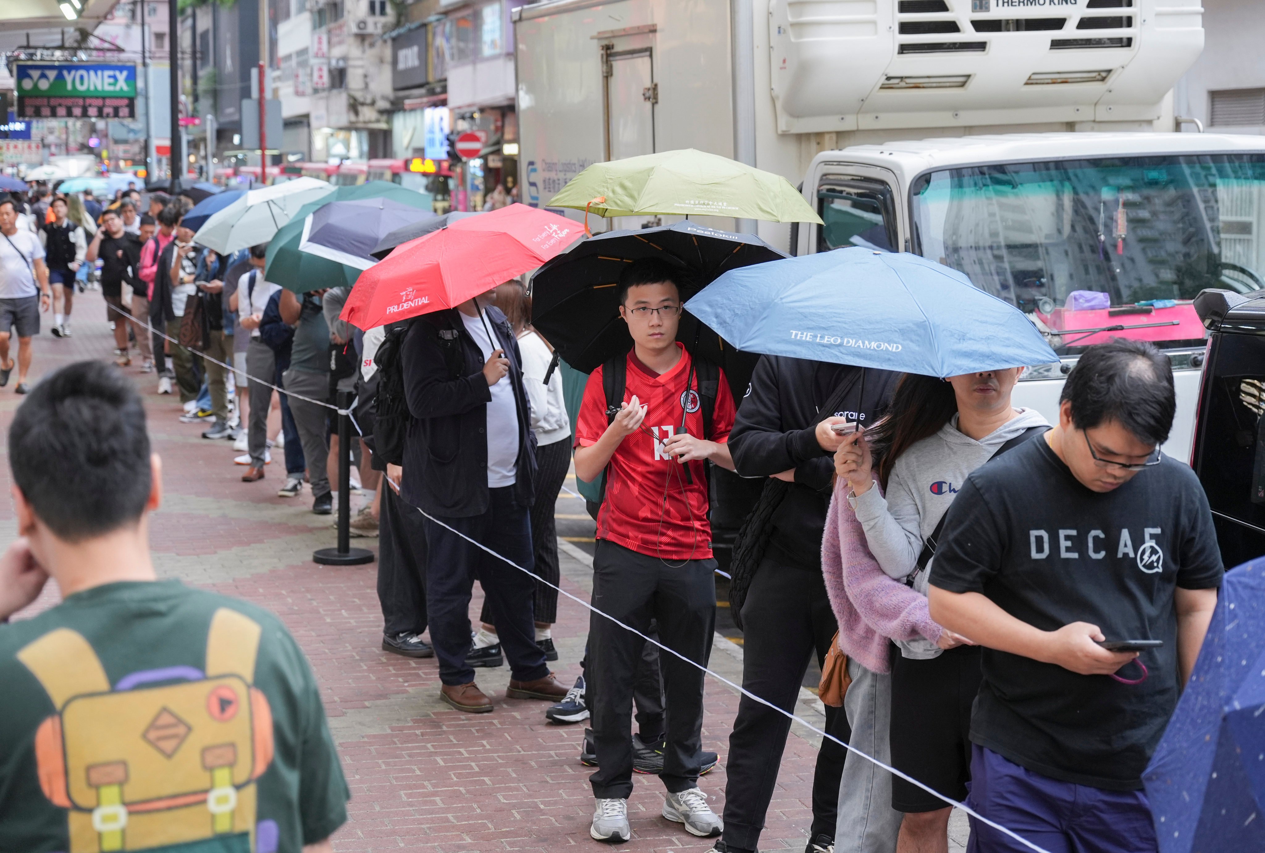 Football fans queued for up to an hour outside a Nike store in Mong Kok, where 1,000 shirts were expected to be sold. Photo: Eugene Lee