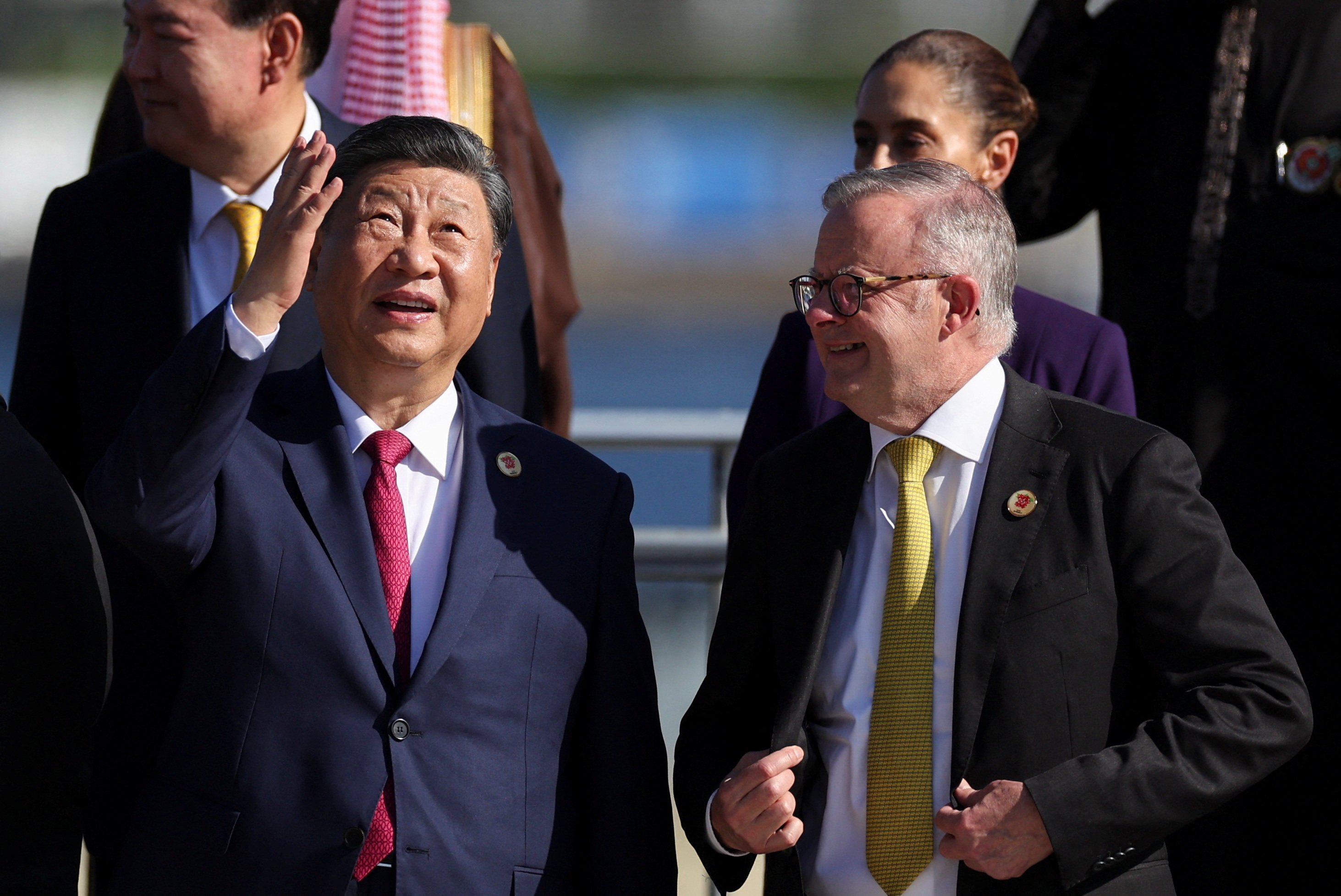 Chinese leader Xi Jinping speaks with Australian Prime Minister Anthony Albanese as they prepare for a group photo during the G20 summit in Rio de Janeiro on Monday. Photo: Reuters