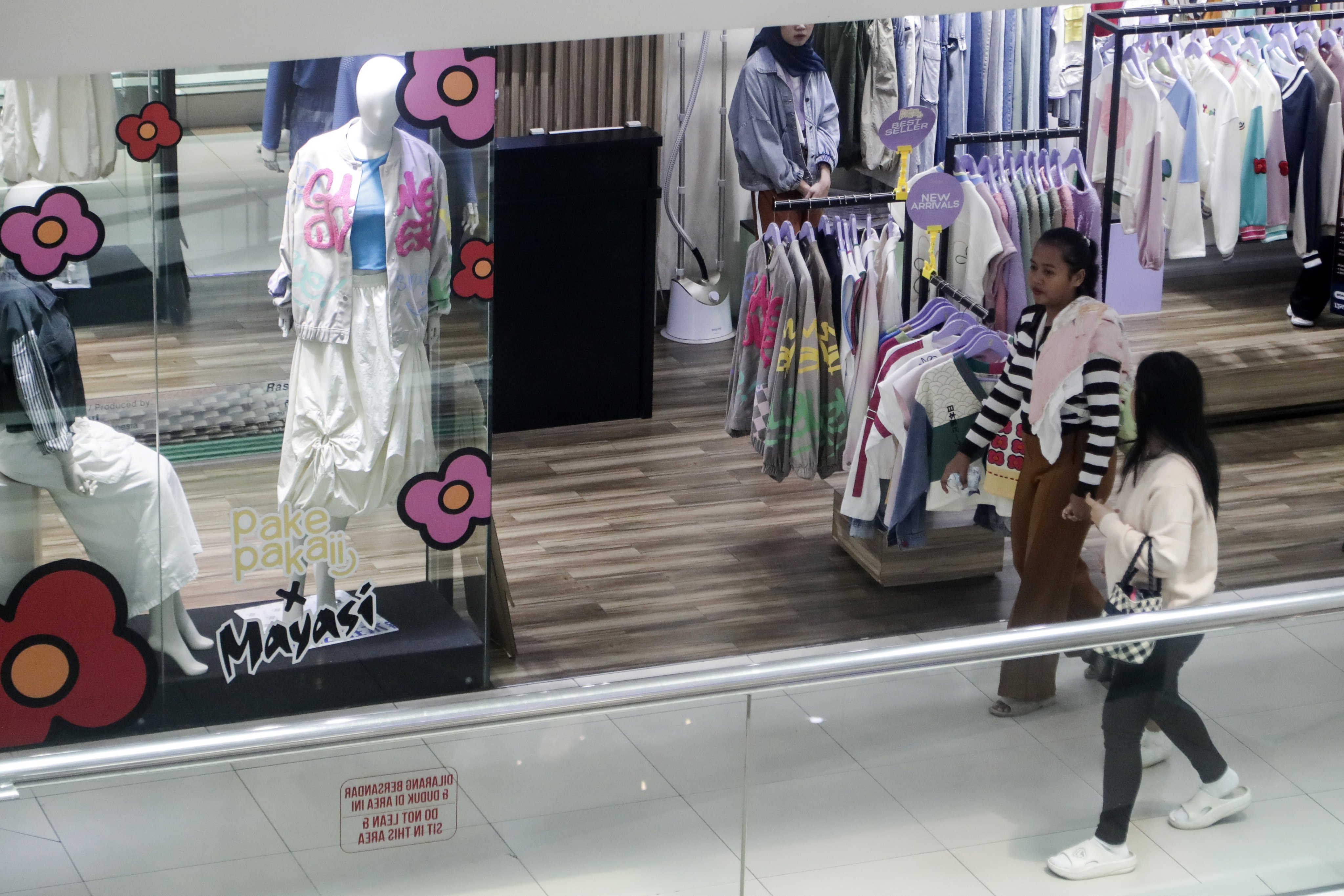 Customers walk in front of a store at a shopping centre in Jakarta. Indonesia plans to raise its VAT to 12% from January 1. Photo: EPA-EFE