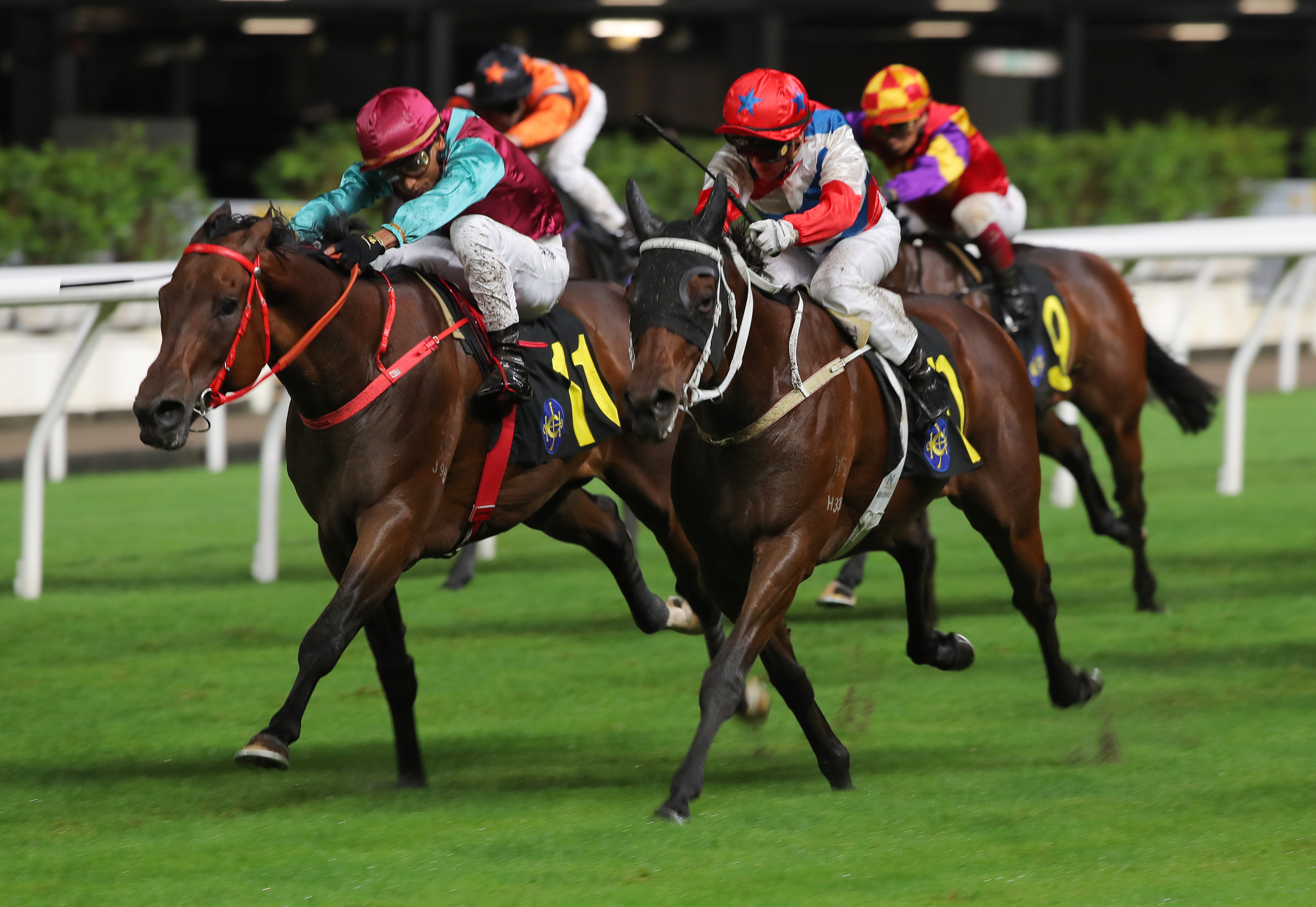 Karis Teetan lifts Take Action (inside) to a narrow win over Ninja Derby at Happy Valley. Photos: Kenneth Chan