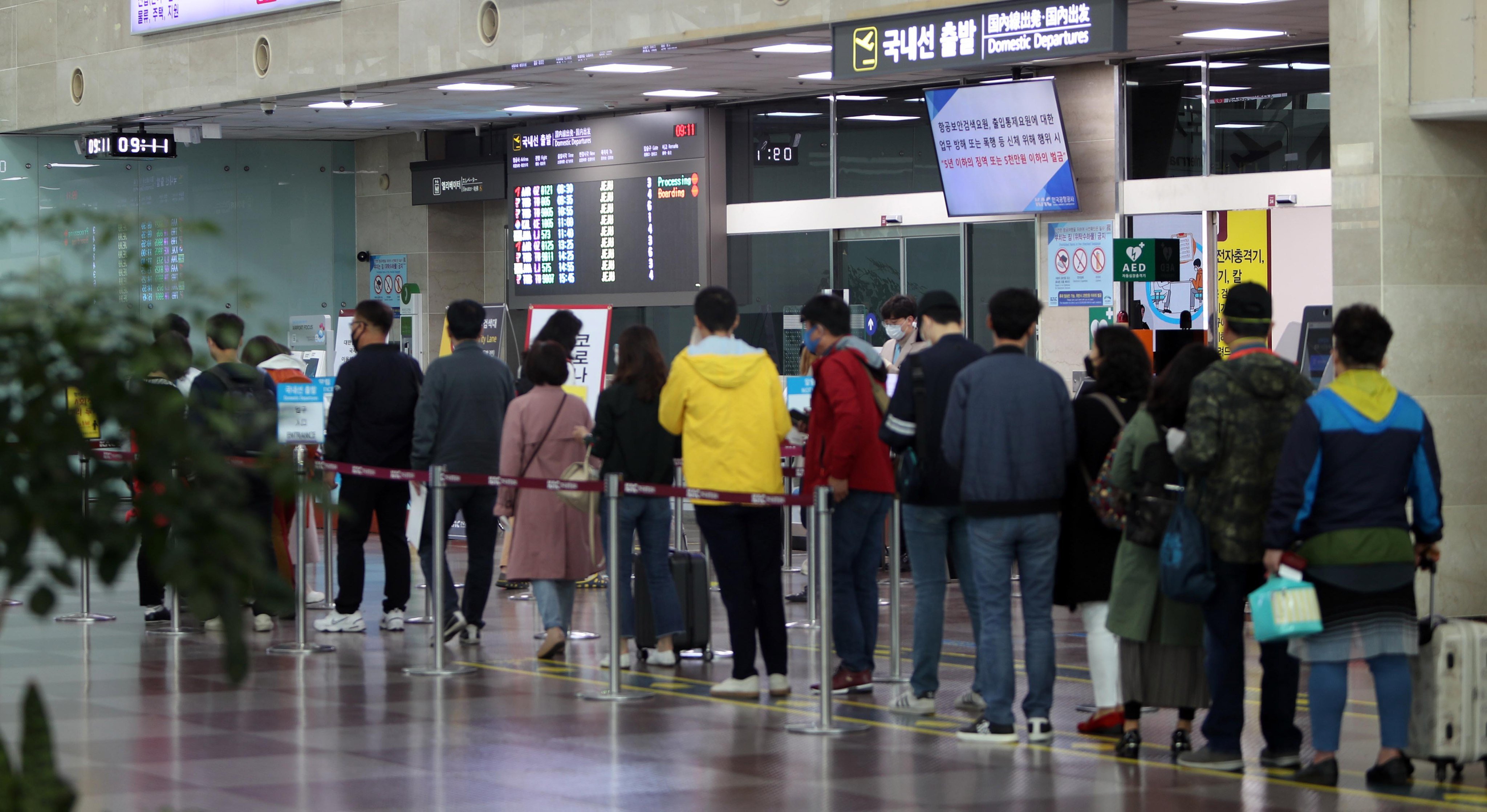 Tourists check in at Daegu International Airport in South Korea. Photo: EPA-EFE/Yonhap