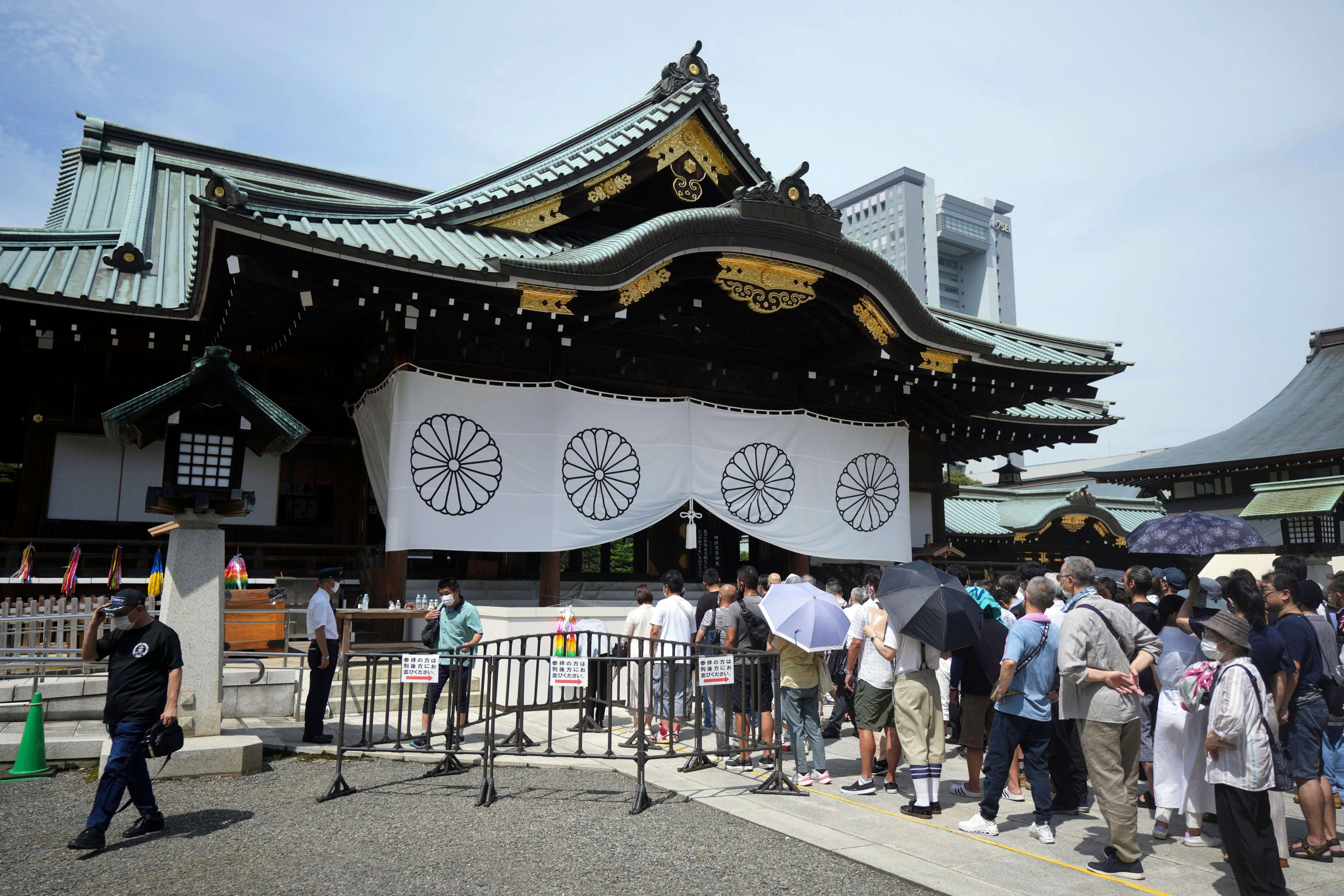 People pray at Tokyo’s Yasukuni Shrine. Photo: AP