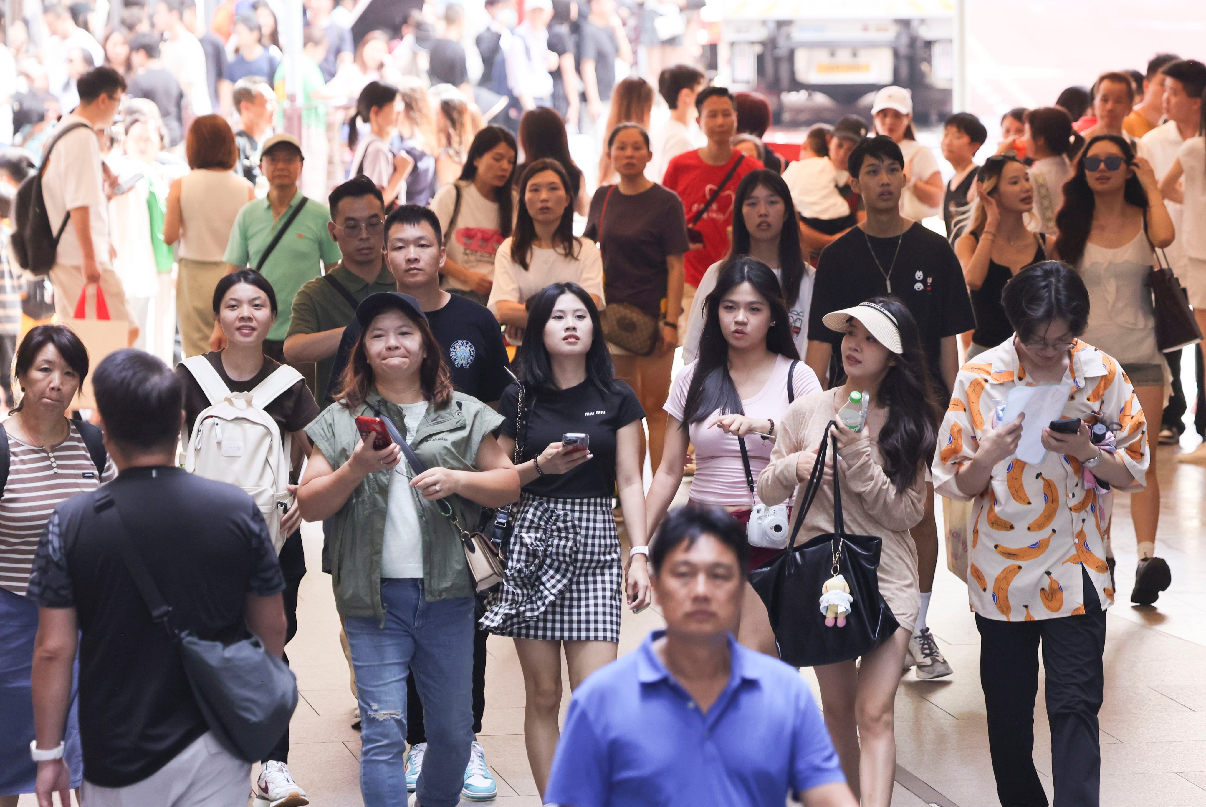 Shoppers on Canton Road in Tsim Sha Tsui. Photo: Jelly Tse