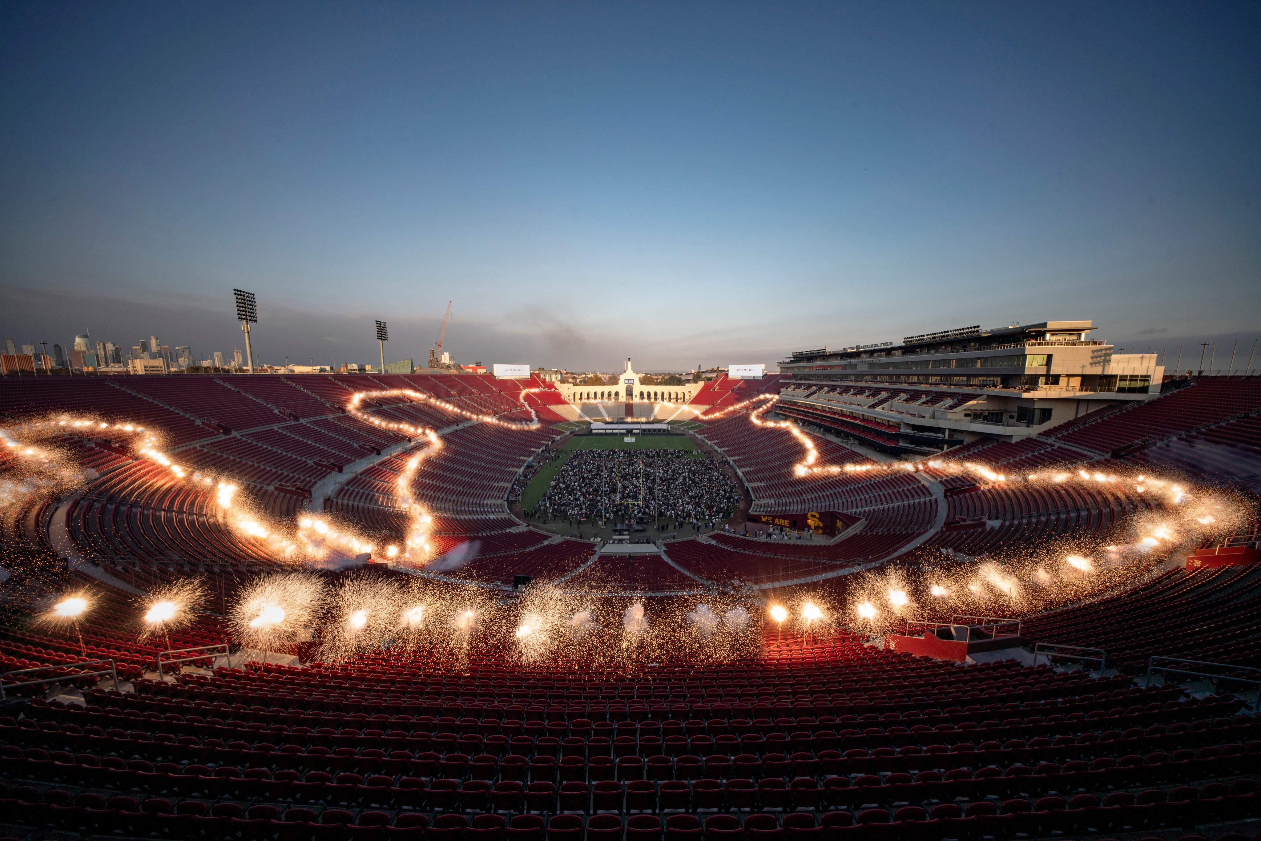 Cai Guo-Qiang’s WE ARE fireworks display at
the opening of PST ART at the Los Angeles
Memorial Coliseum in September. Photo: Kenryou Gu, courtesy of Cai Studio