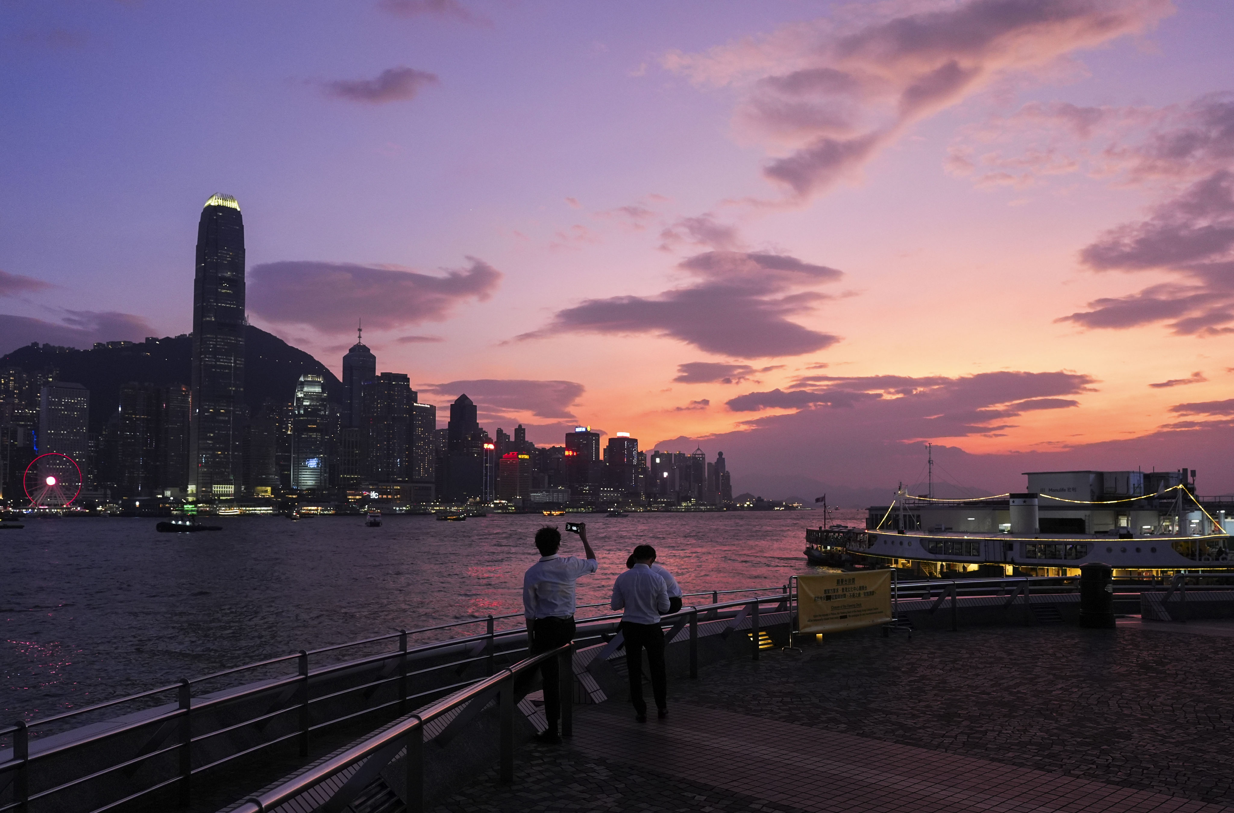 Net inflows into wealth management products offered in Hong Kong nearly tripled to HK$341 billion in 2023, from a year earlier. Photo: Eugene Lee