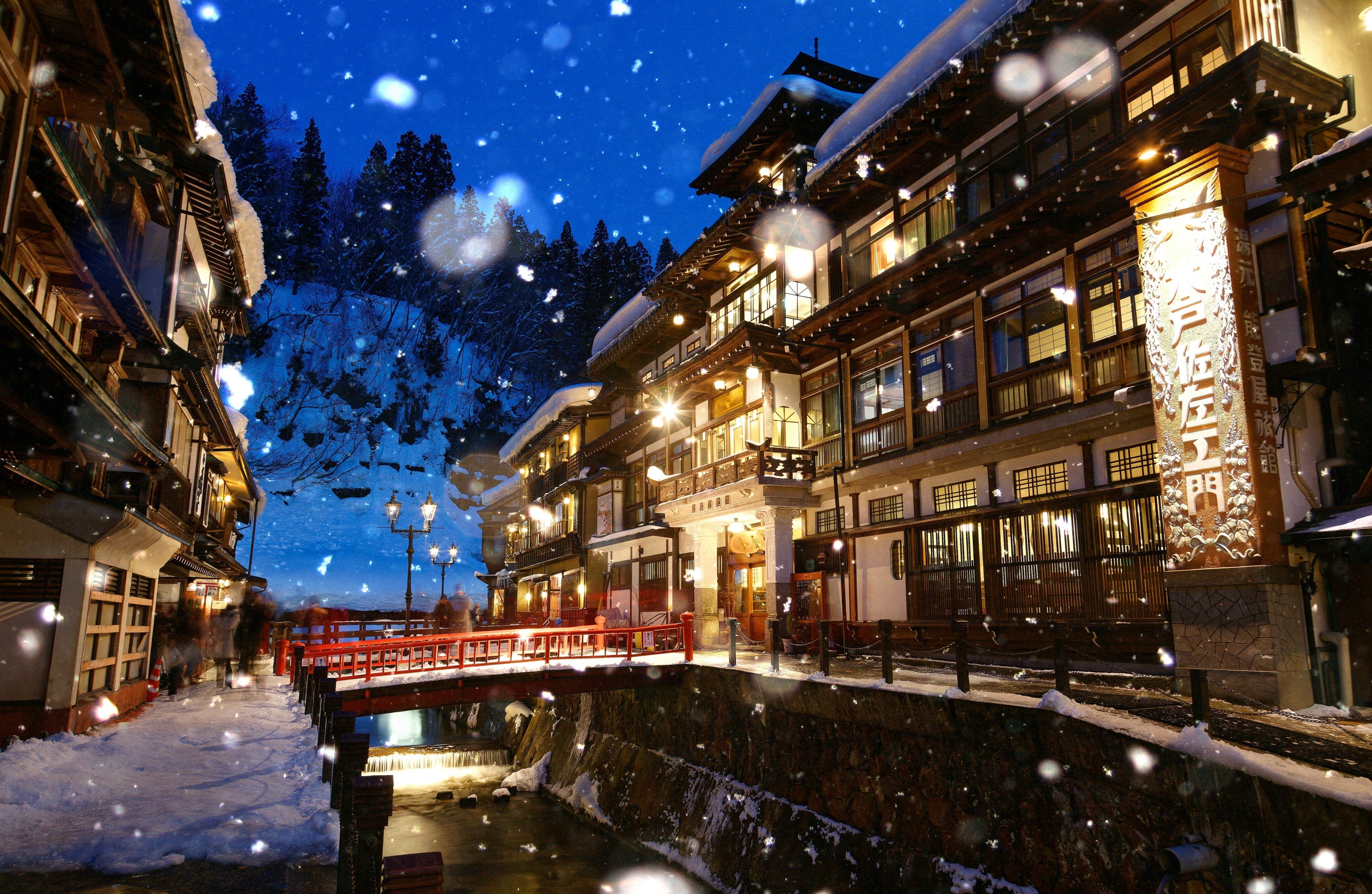 A cold snowy winter evening in Ginzan Onsen. Photo: Shutterstock