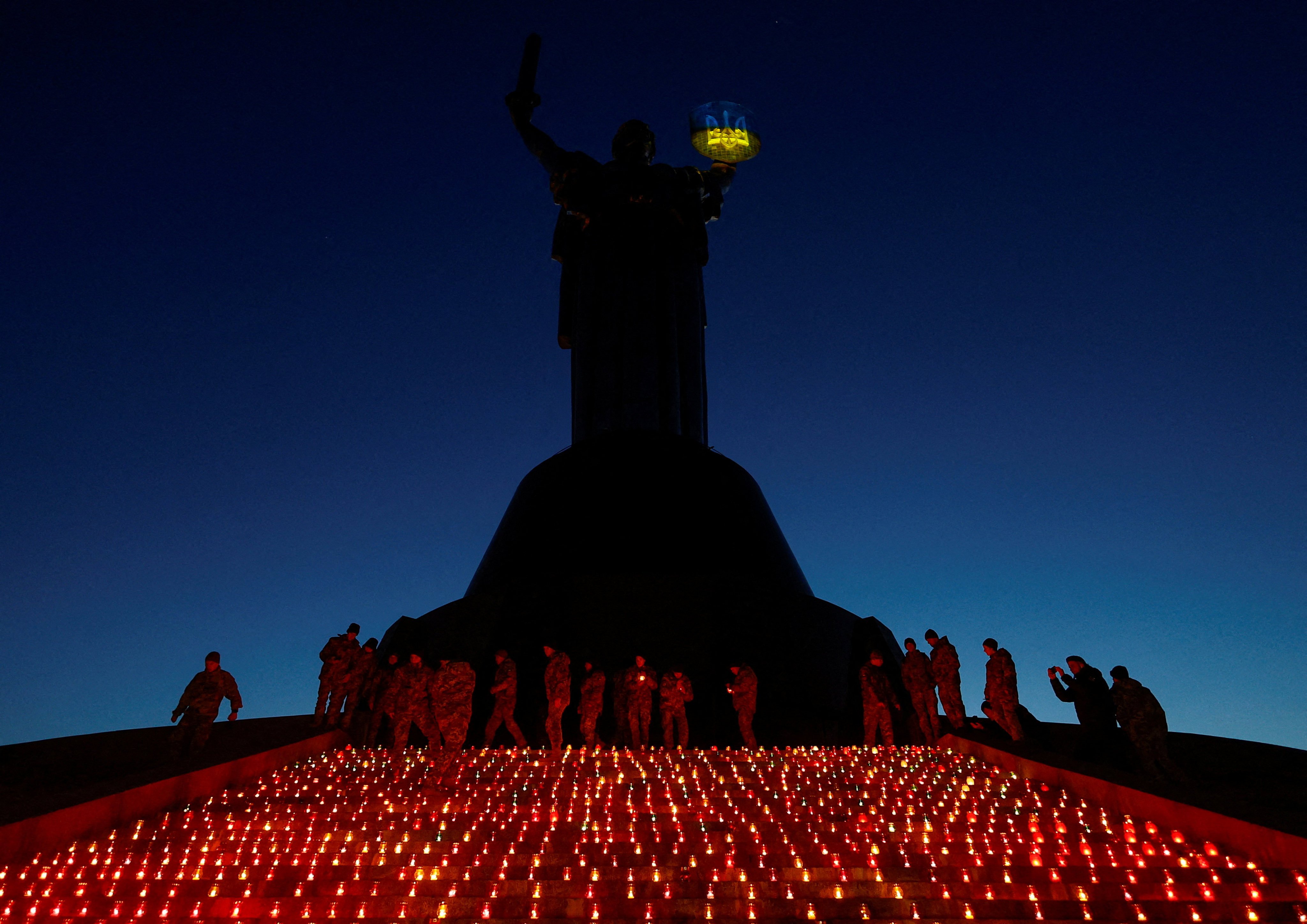 Military cadets light candles to commemorate the 1,000th day of Russia’s invasion of Ukraine, in front of the Motherland monument in Kyiv, Ukraine, on November 19. Photo: Reuters