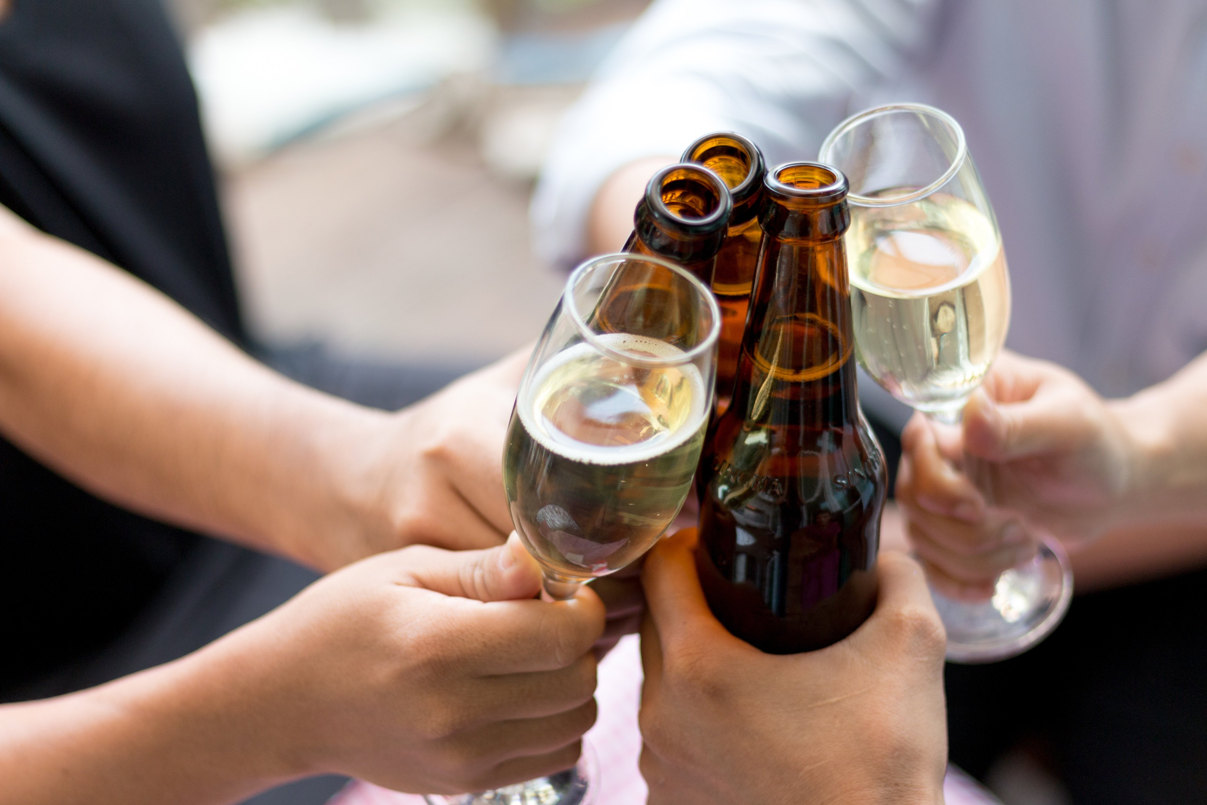 People toast with beer and wine. Photo: Shutterstock 