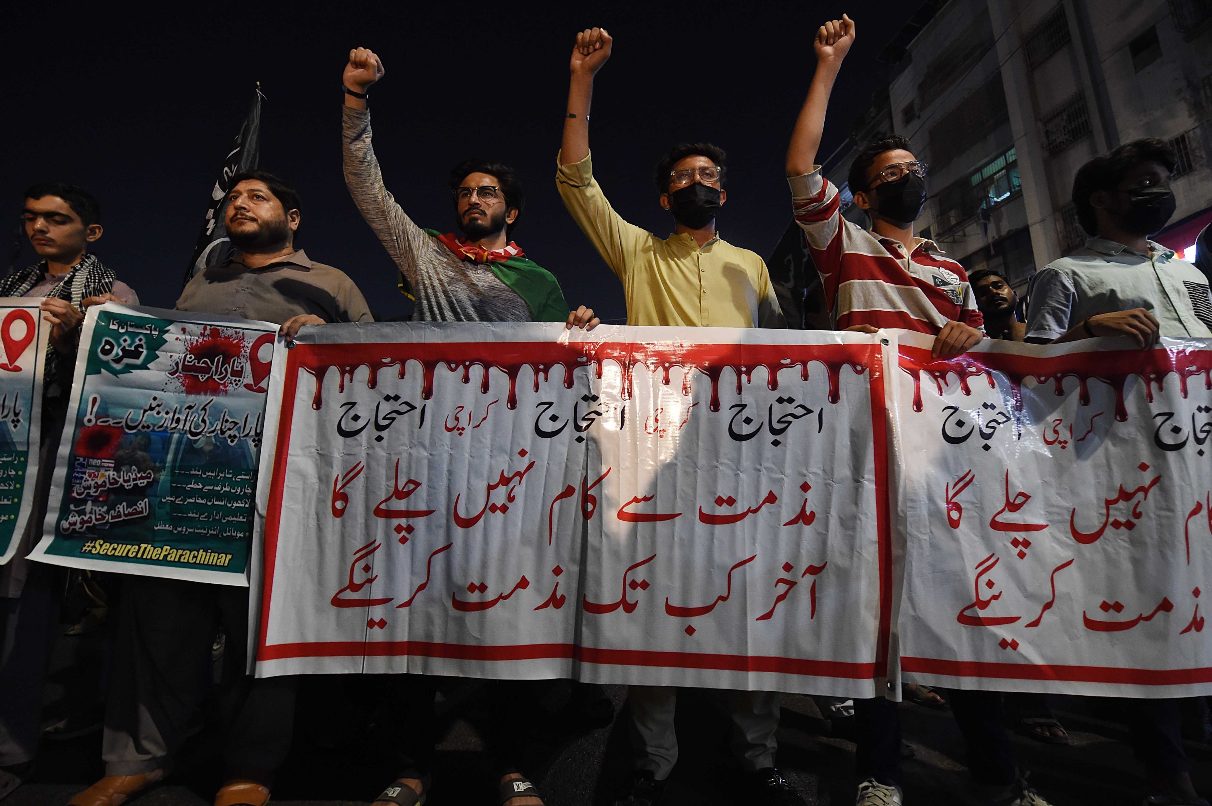 Pakistani Shiite Muslims protestin an attack on in Kurram, in Karachi, Pakistan, on Saturday. Photo: EPA-EFE