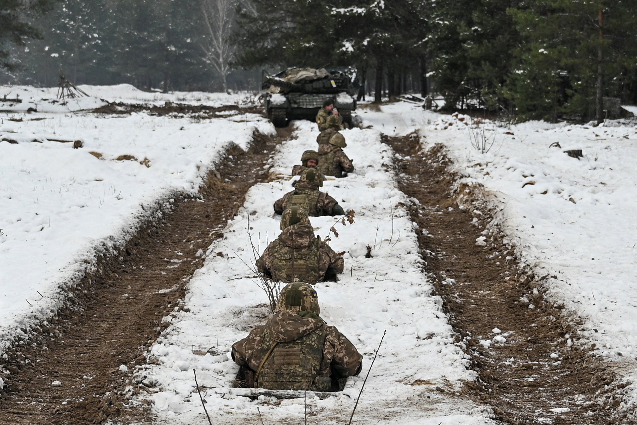 Ukrainian service members training in the Chernihiv region, Ukraine. Photo: Reuters