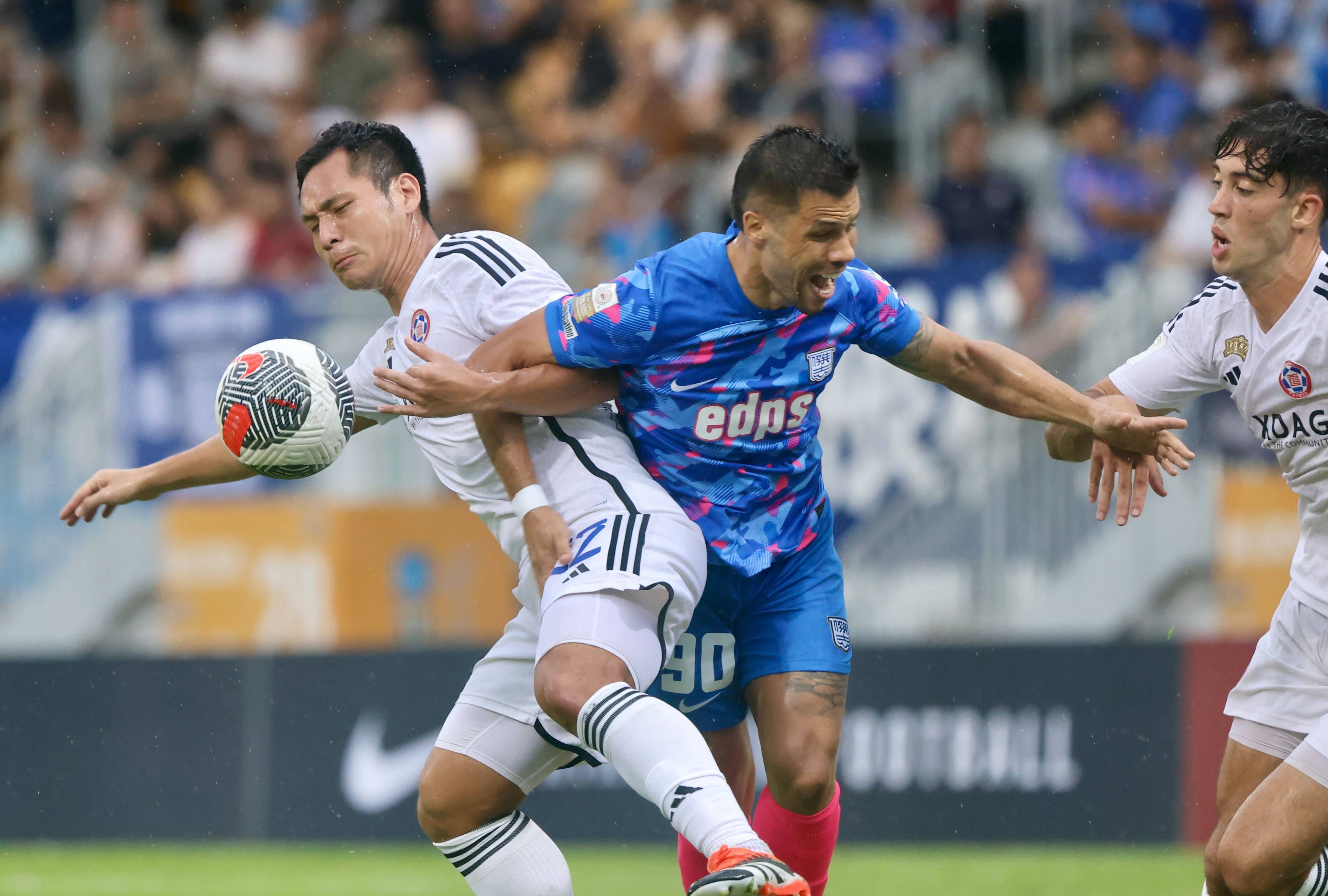 Leung Kwun-chung (left) battles with Juninho during Eastern’s FA Cup semi-final victory over Kitchee last season. Photo: Jonathan Wong