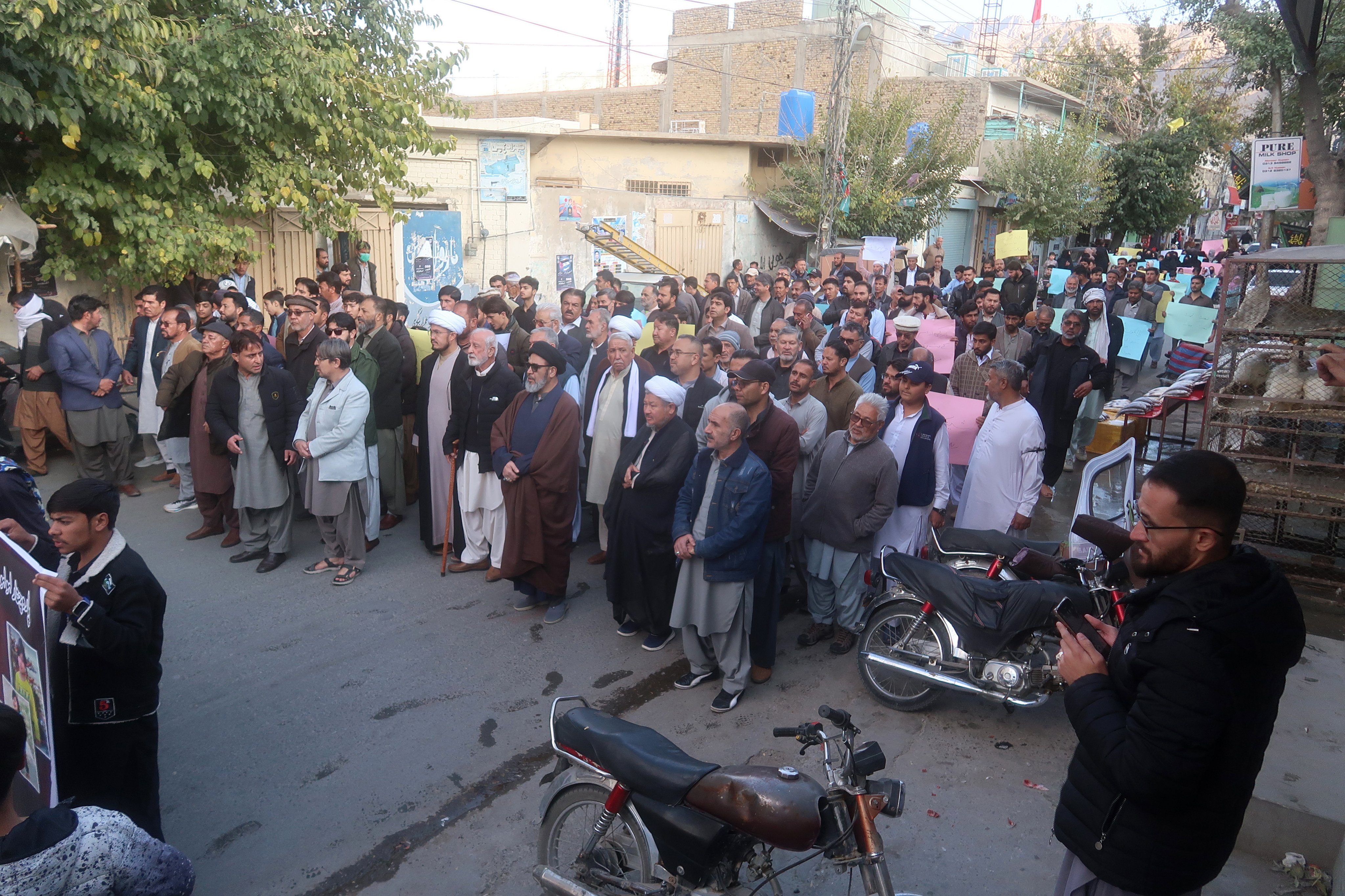 Pakistani Shiite Muslims protest against violence in Kurram, in Quetta, Pakistan. Photo: EPA-EFE