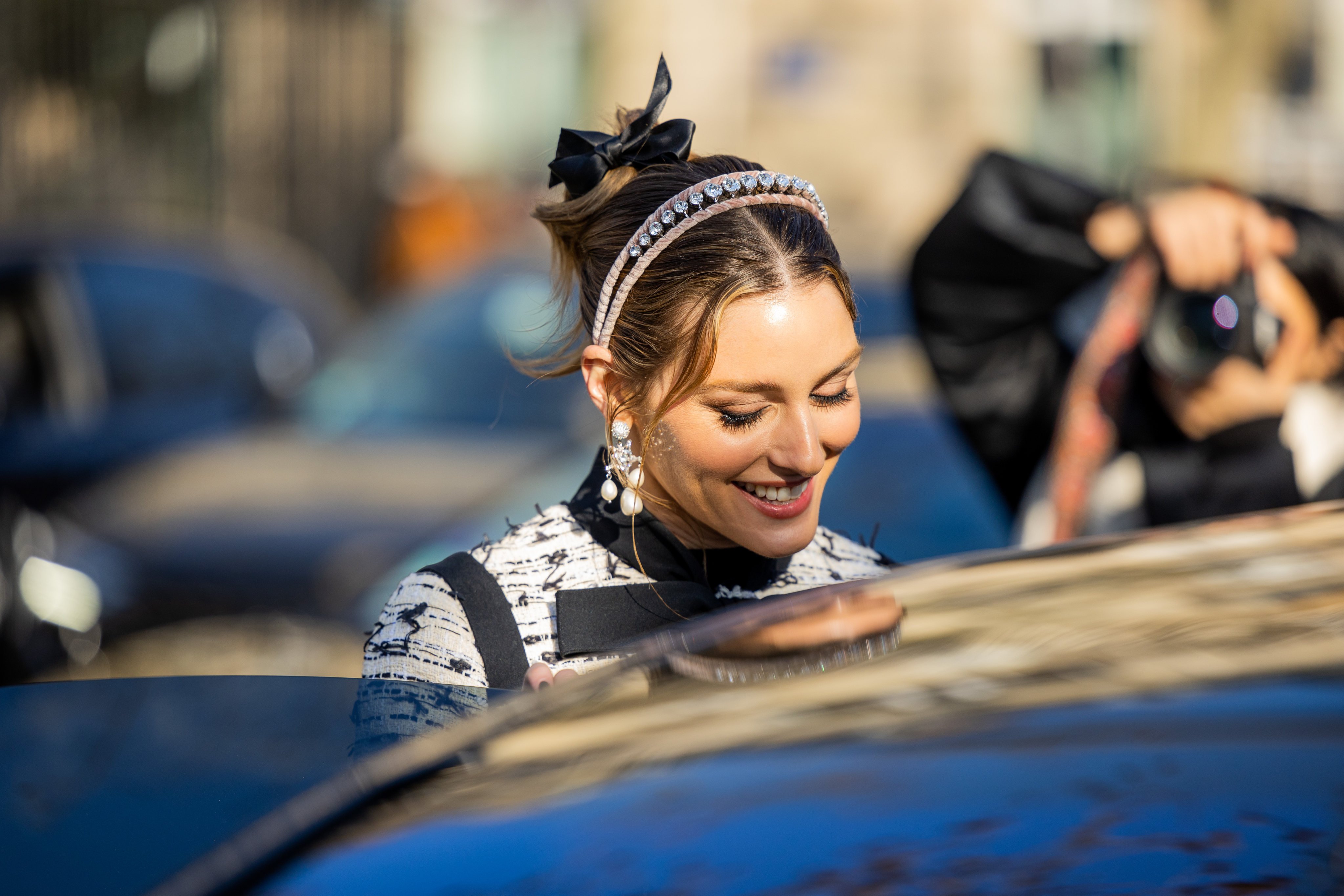 American model and socialite Olivia Palermo in a headband during Paris Fashion Week in 2023. Photo: Getty Images