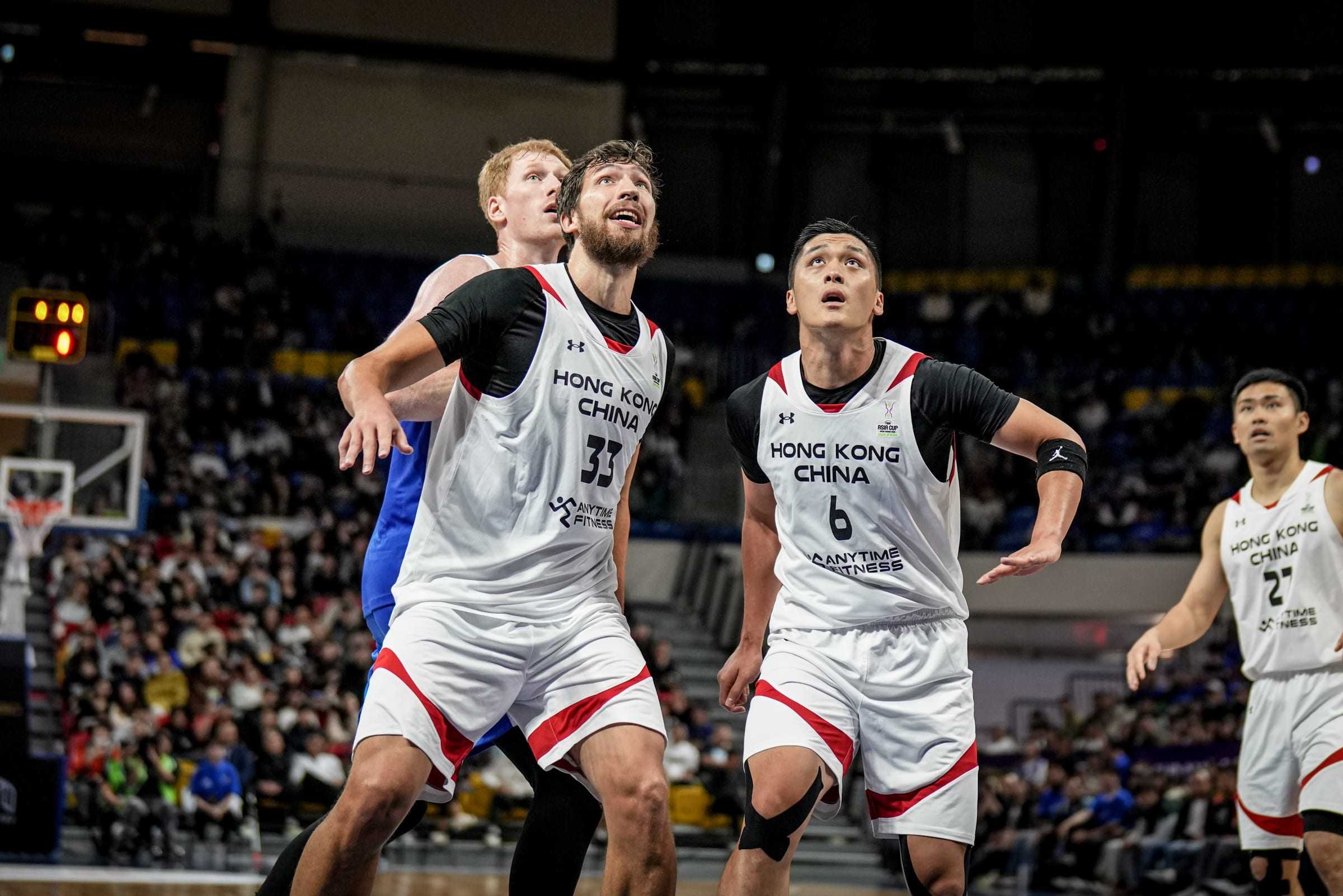 Hong Kong players Duncan Reid (left) and Leung Shiu-wah competing for space below the rim with Taiwan’s naturalised player Brandon Gilbeck. Photo: Fiba