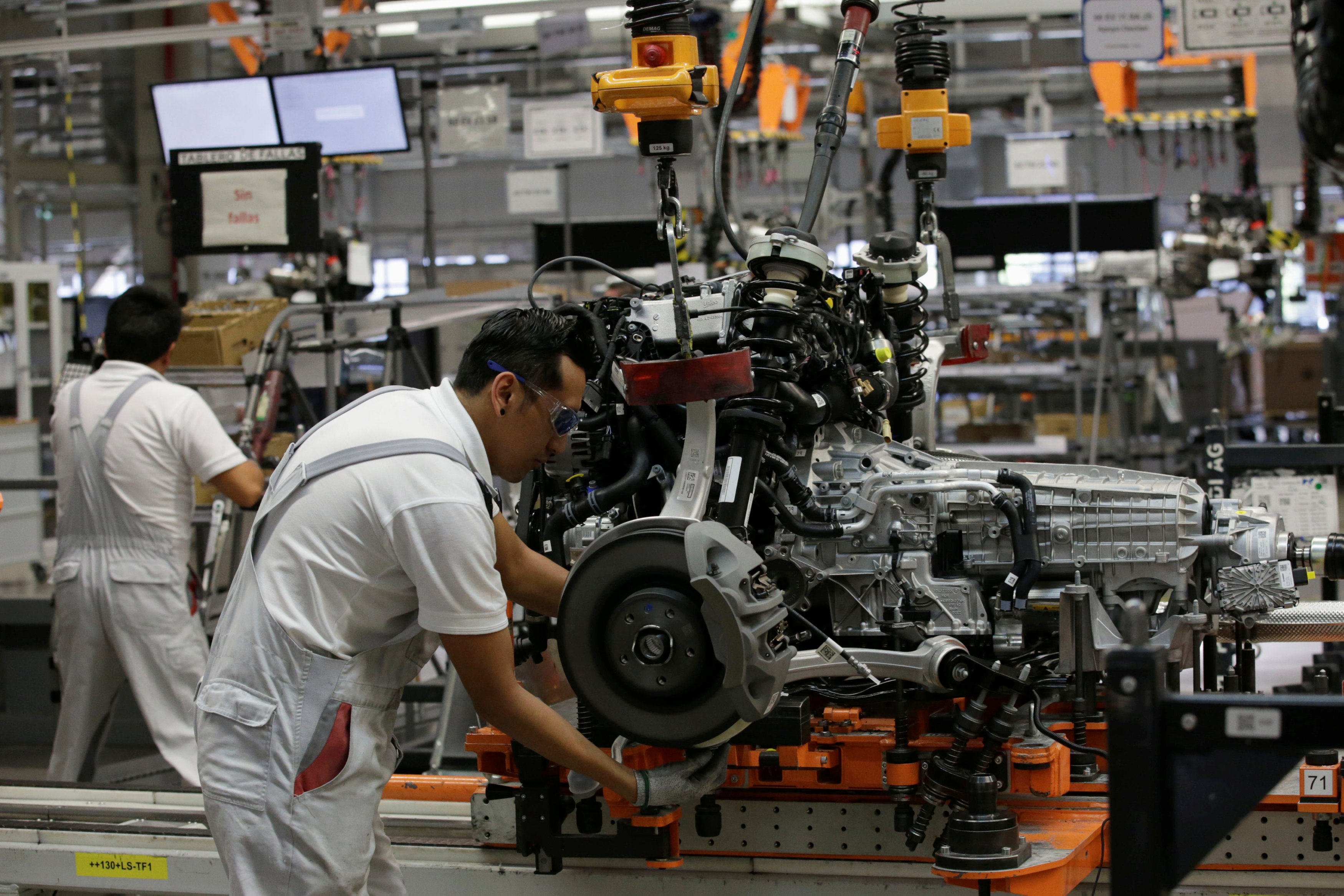 Employees works at production line in San Jose Chilapa, Mexico. Photo: Reuters