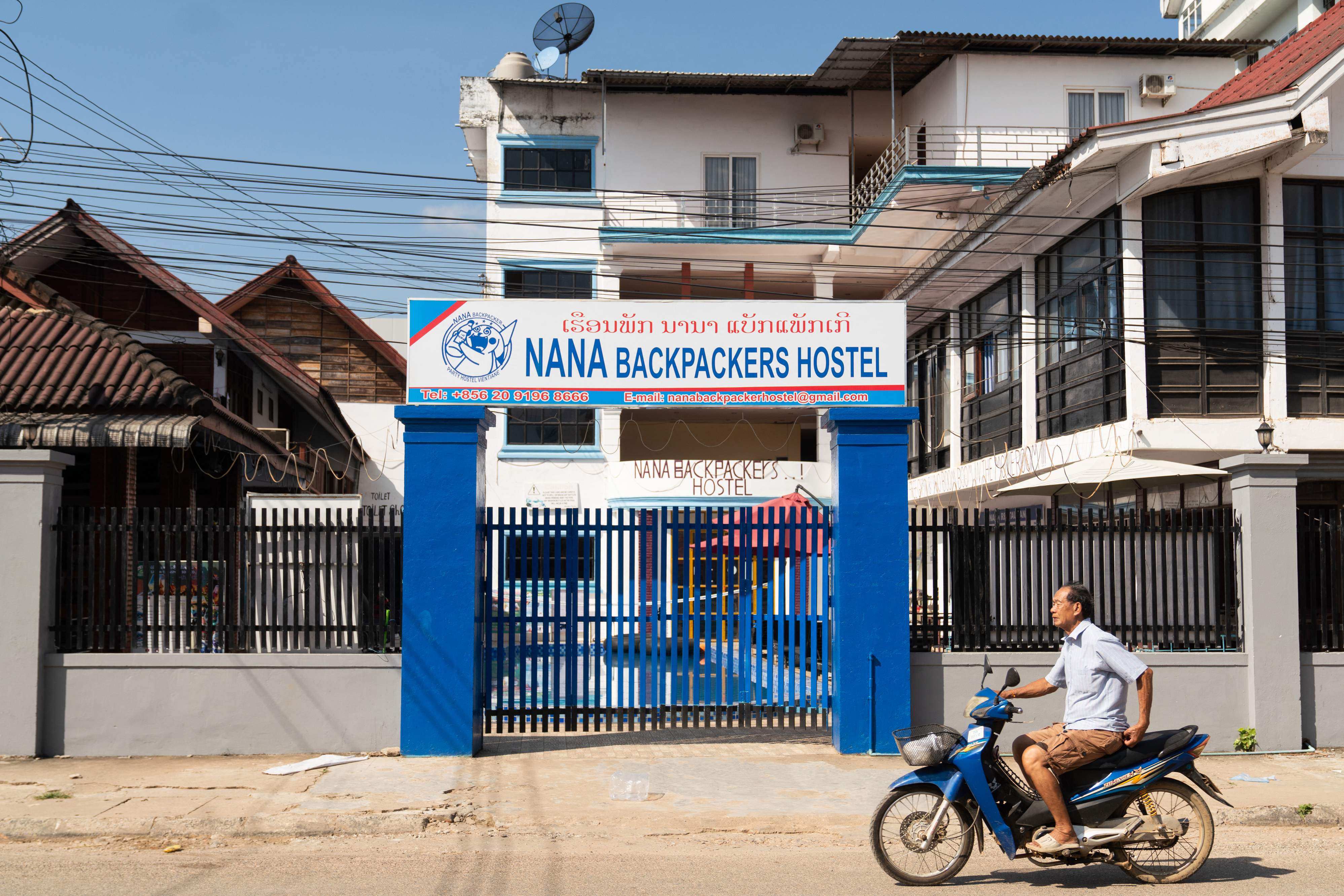 A motorcyclist passes the Nana Backpackers Hostel in Vang Vieng/ Photo: AFP