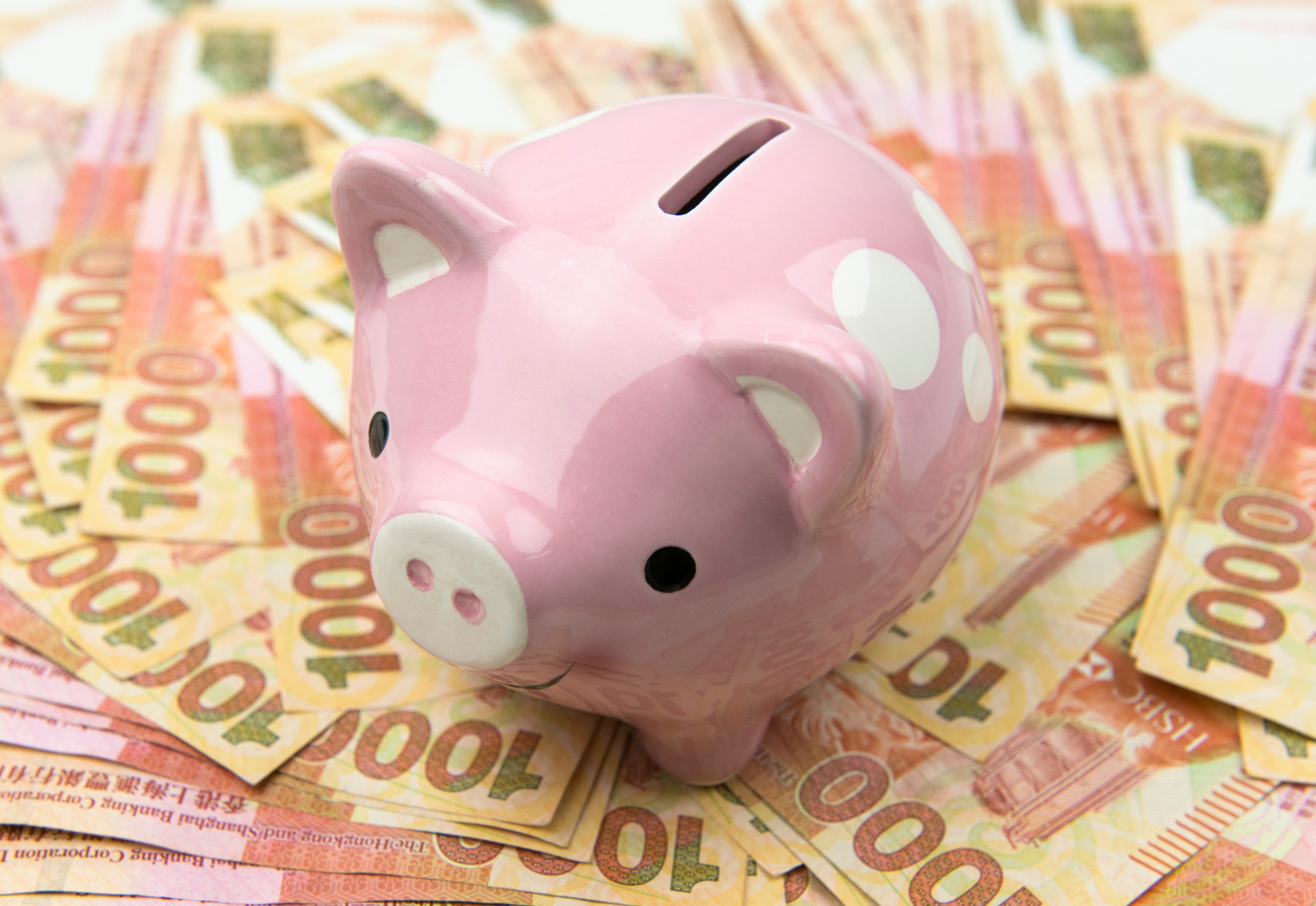 Hongkongers are opting to stash more cash for future needs. Photo: Shutterstock