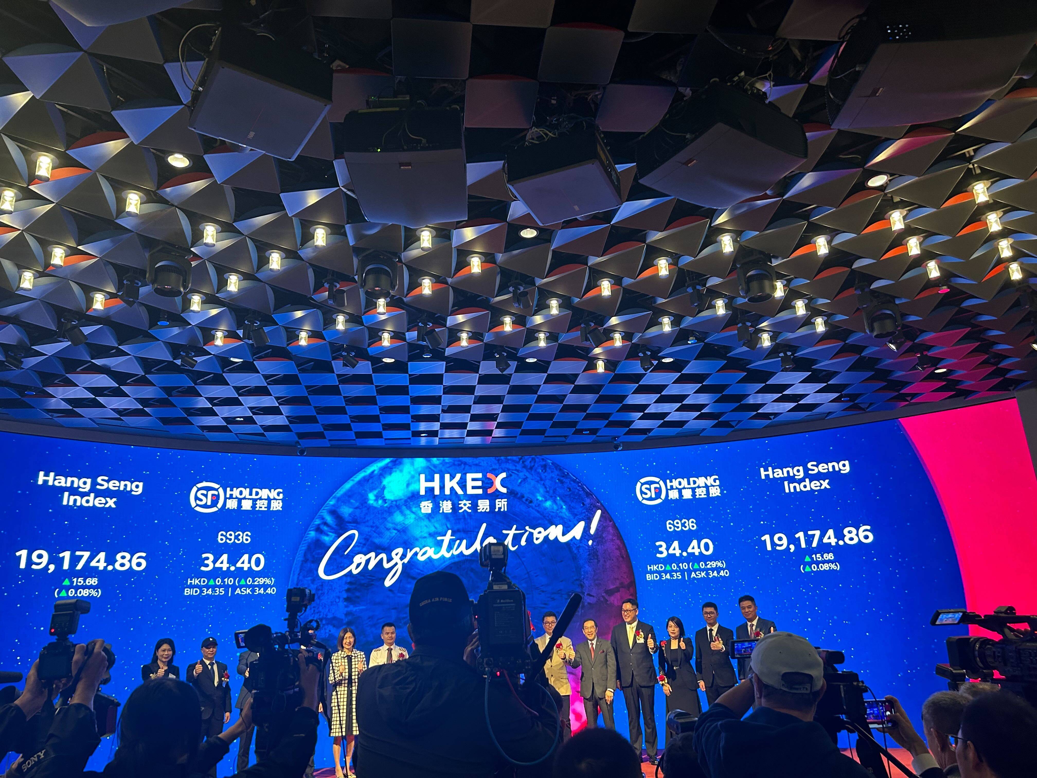 Trading debut of SF Holding on the Hong Kong stock exchange on November 27, 2024. Photo: Mia Castagnone.