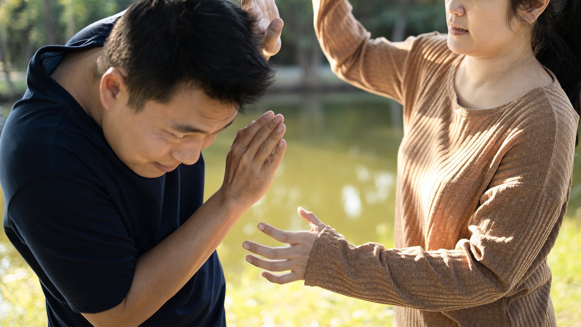 A Malaysian woman, a victim of a romance scam, assaulted her husband for attempting to expose the con, unwilling to face the truth. Photo: Shutterstock