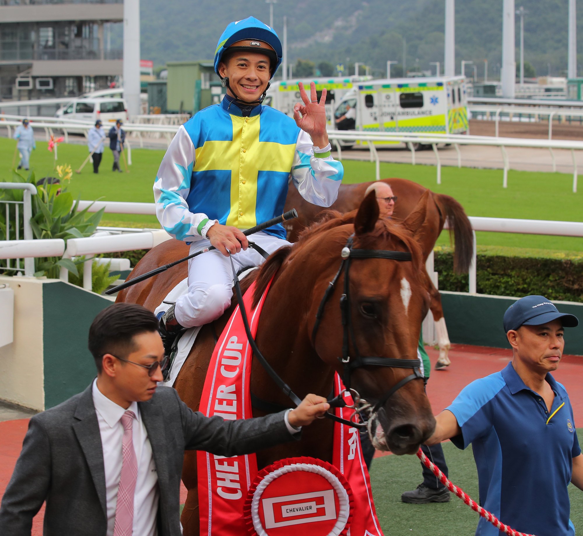 Patch Of Theta sealed a treble for Derek Leung at Sha Tin last Sunday.