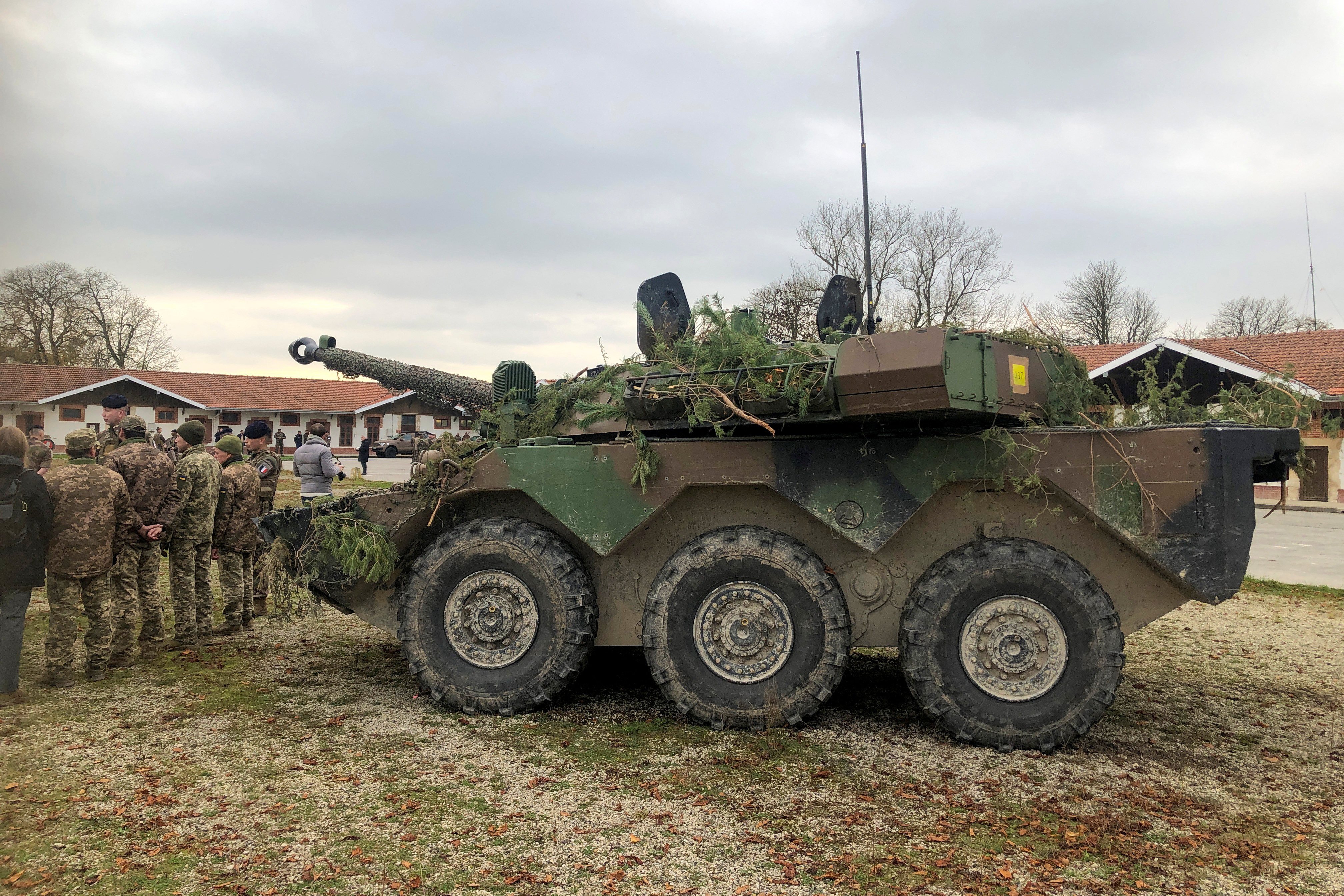 A training session involving 2,000 Ukrainian conscripts and veterans takes place in the muddy fields of the Champagne military camp in eastern France on November 14. Photo: Reuters