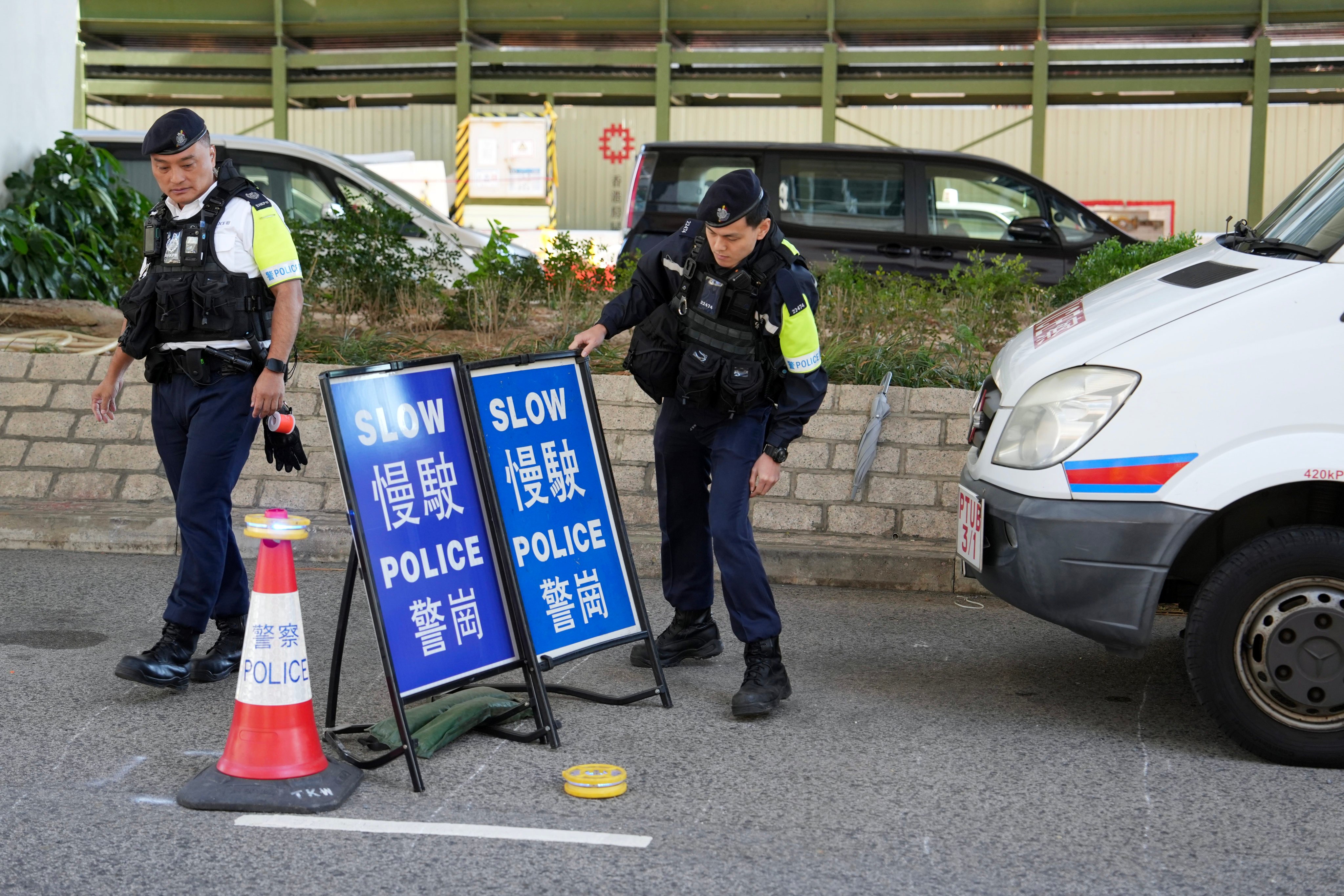 Police set up traffic instructions outside West Kowloon Court. Photo: Sun Yeung