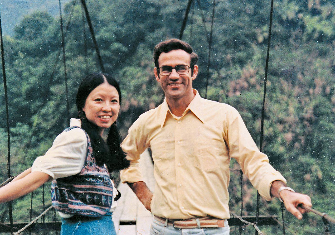 Jesuit priest Father Barry Martinson and writer Sanmao on a bridge in Chingchuan in 1982. Photo: Barry Martinson