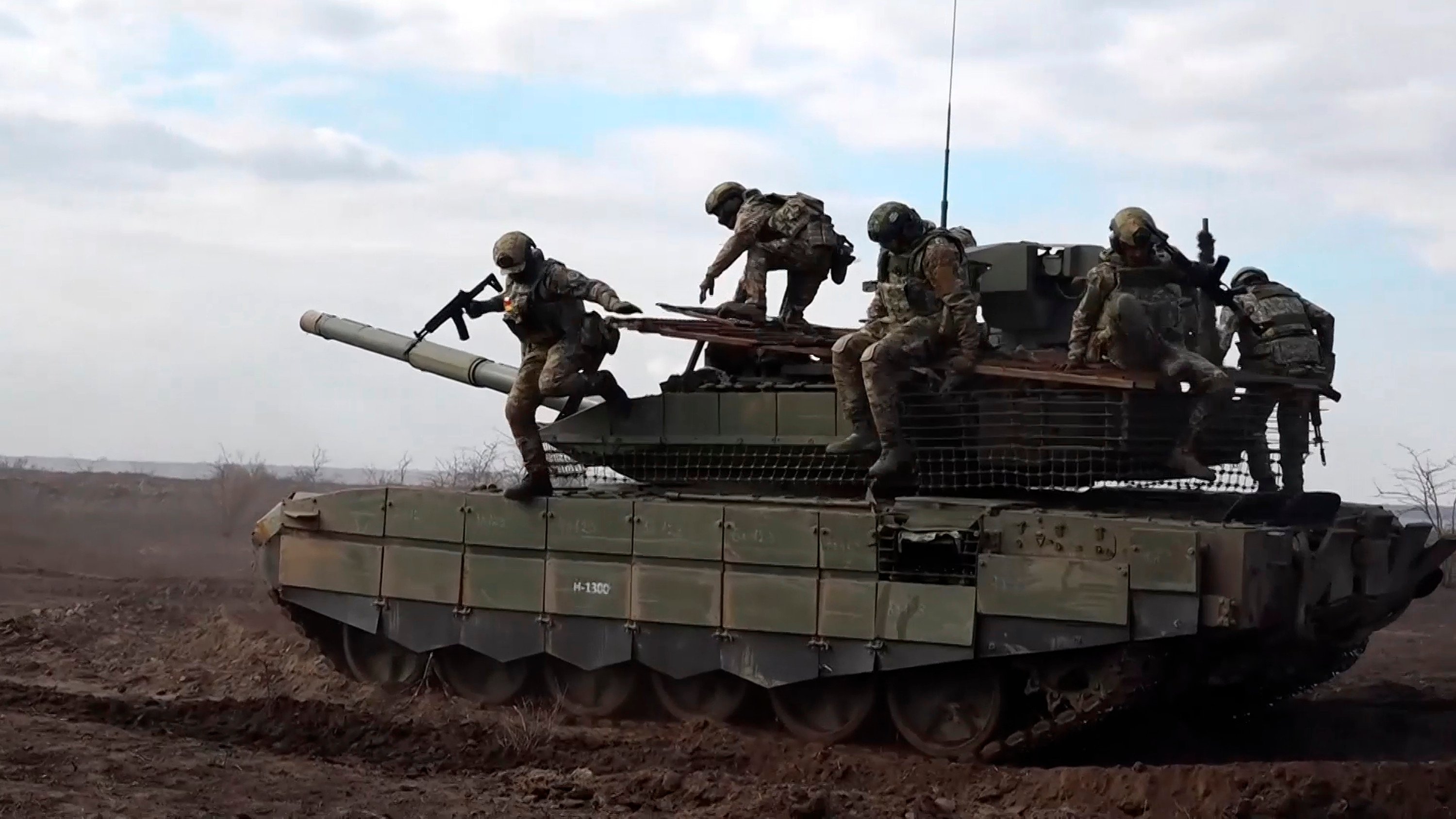 Russian servicemen jump off a tank during a combat training at an undisclosed location on November 27. Photo: Russian Defence Ministry Press Service via AP