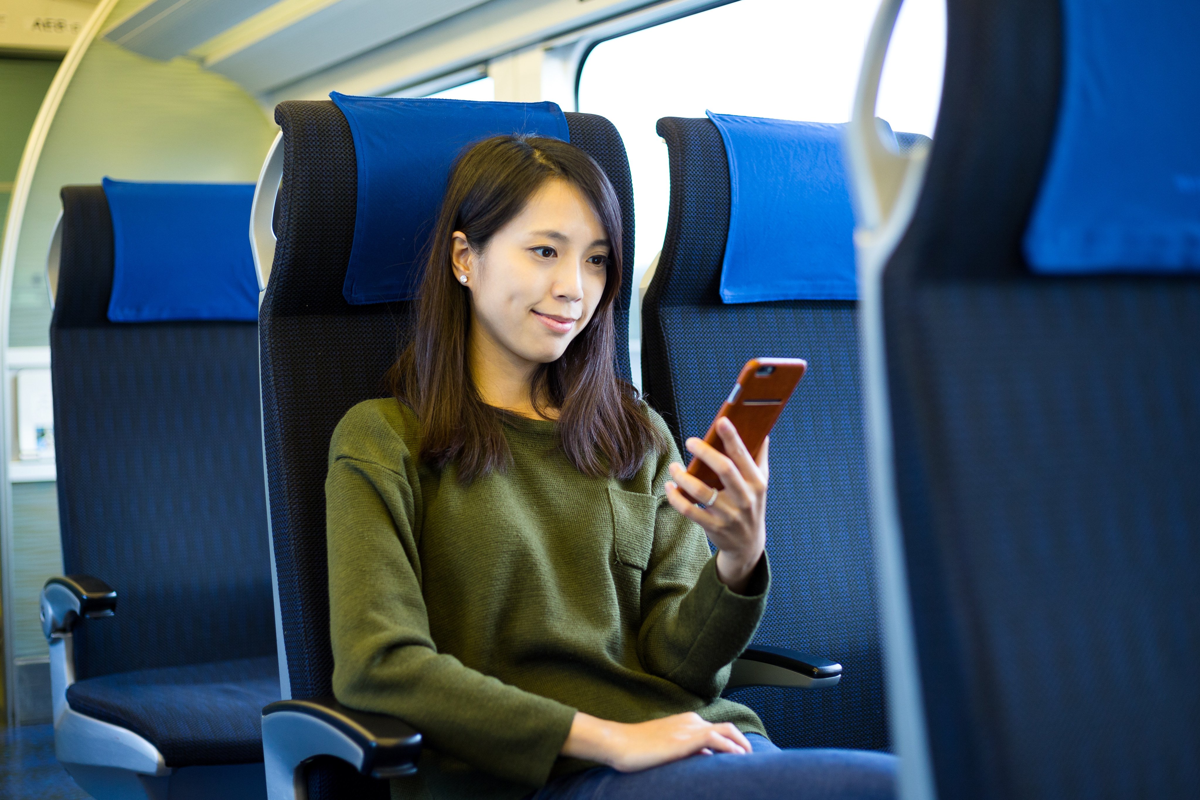 Scientists have developed a way to allow smartphone use on China’s new generation of high-speed maglev trains that could travel faster than commercial airliners. Photo: Shutterstock