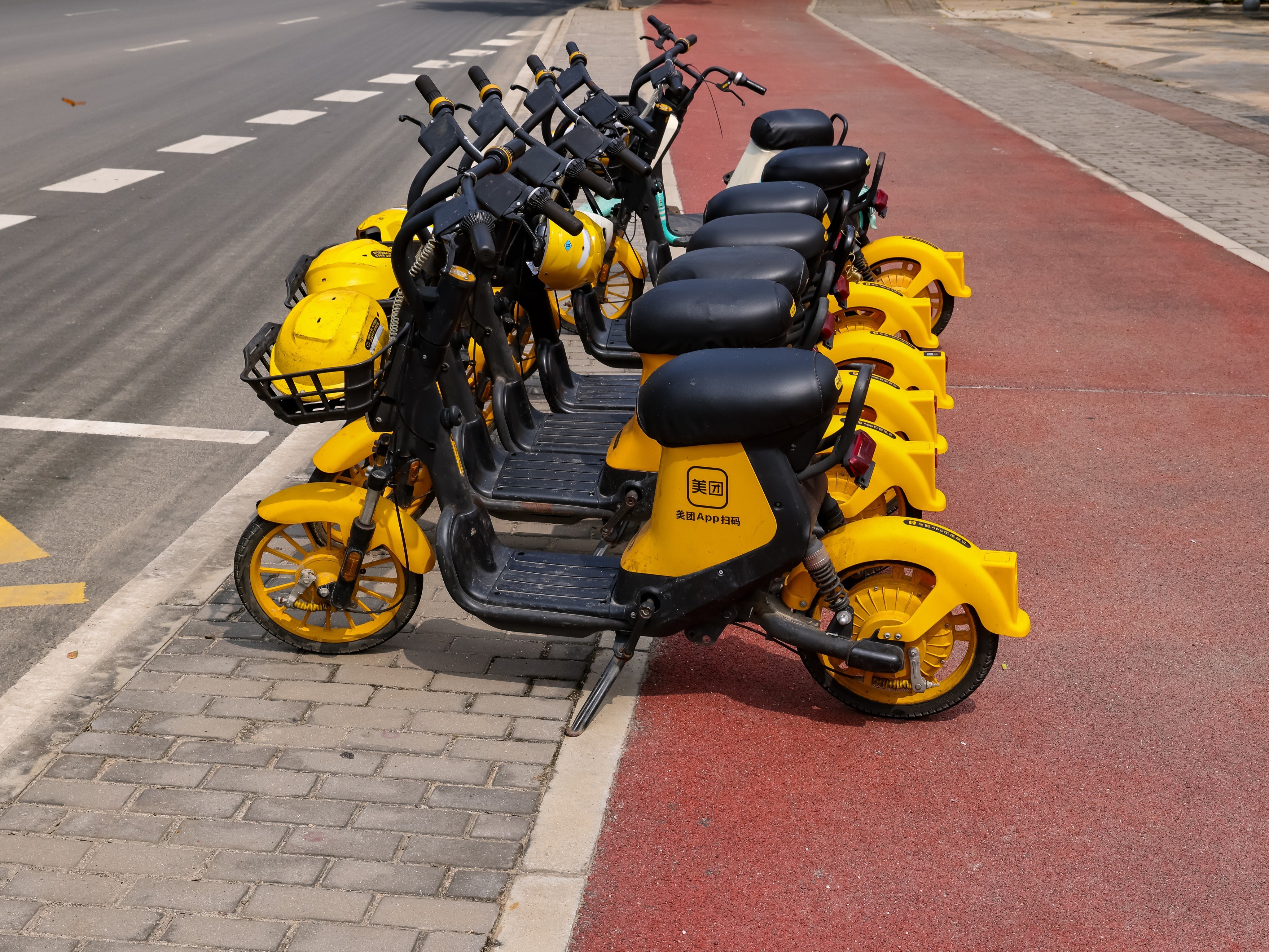 Meituan’s signature yellow delivery bikes. Photo: Shutterstock