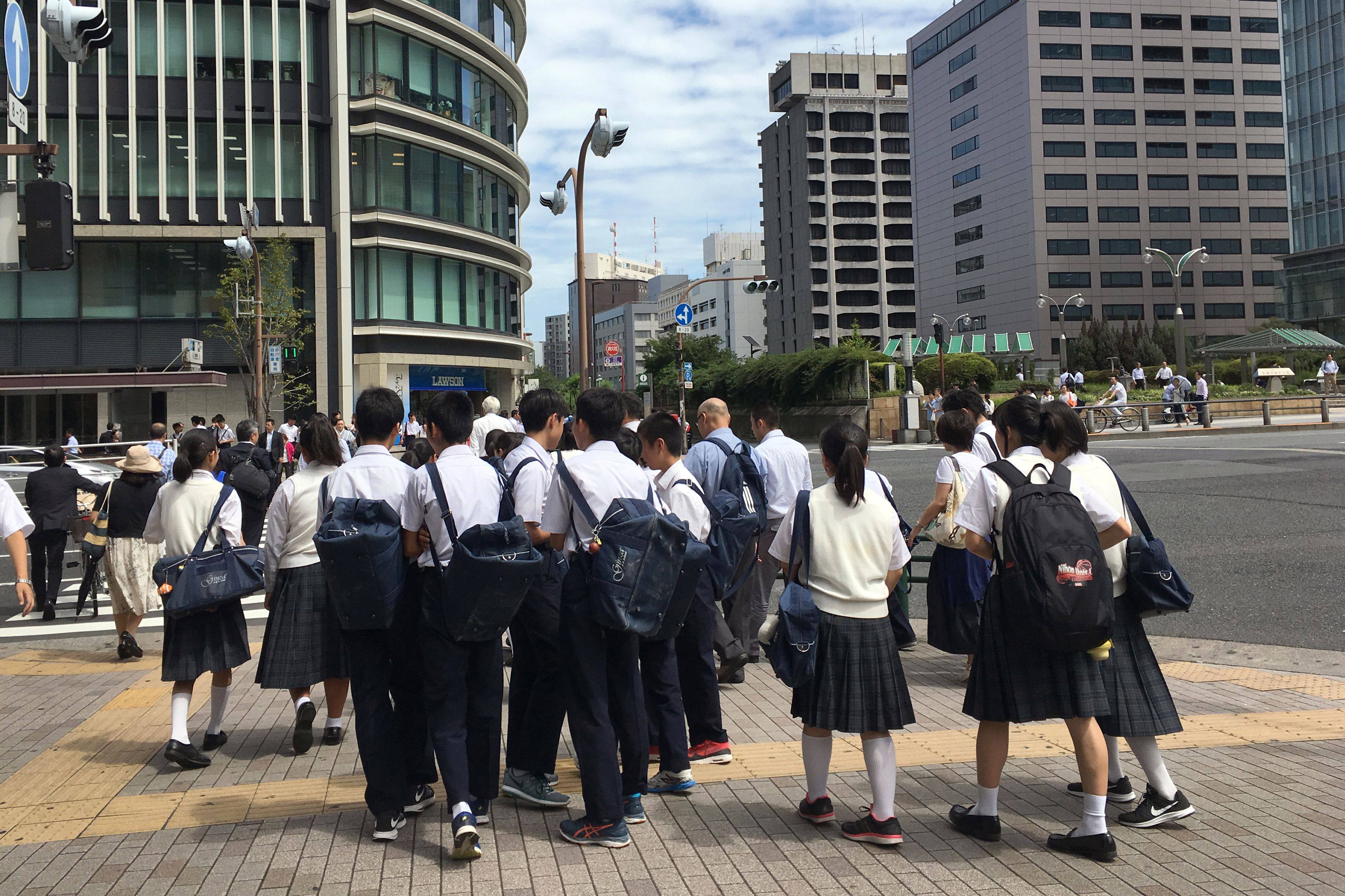 Japanese schoolchildren cross a street in Tokyo. Photo: AFP