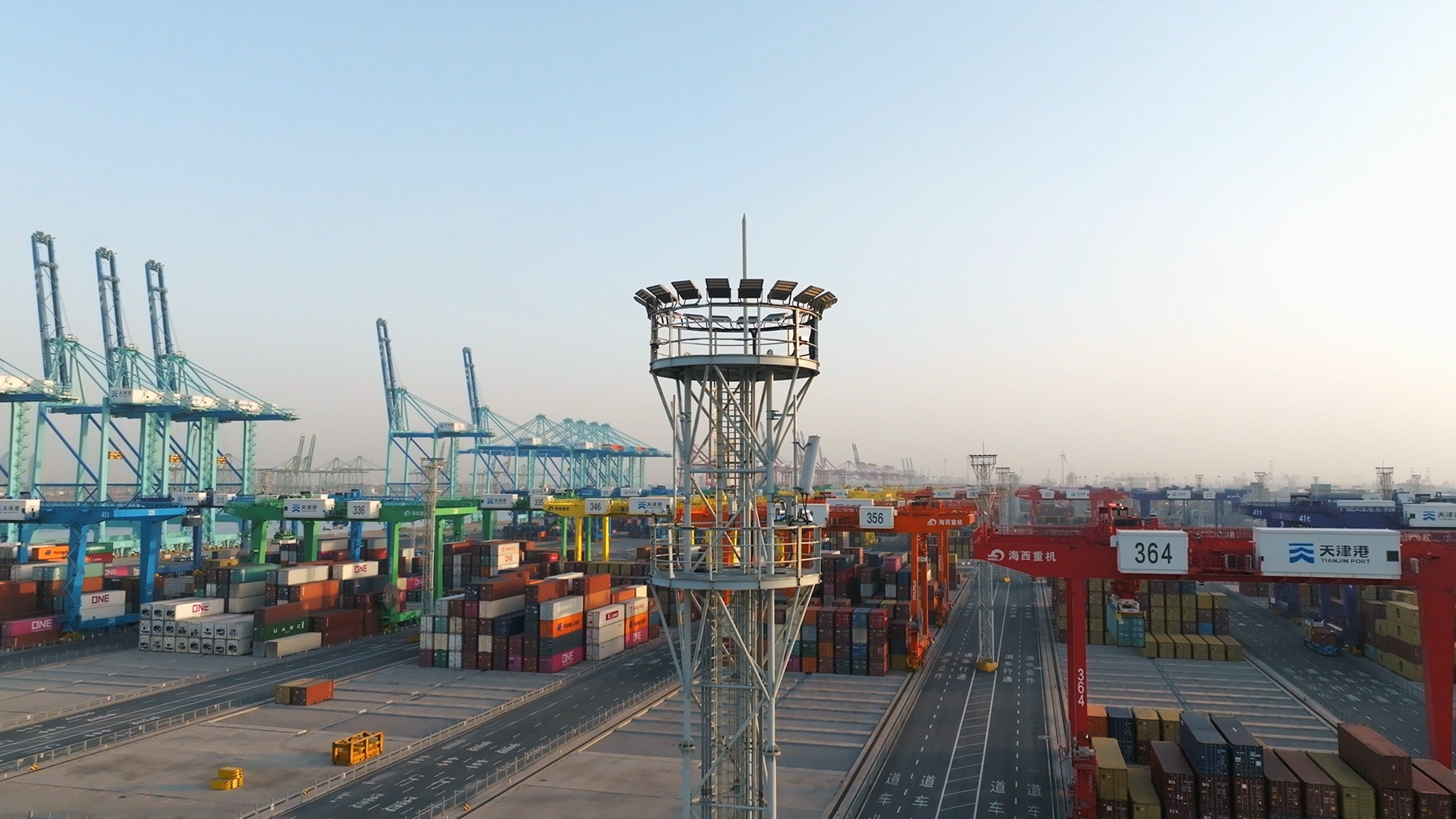 Huawei Technologies’ digital solutions, including the use of 5G technology, help to ensure the efficient running of Tianjin’s smart container seaport in northern China. Photo: Huawei Technologies