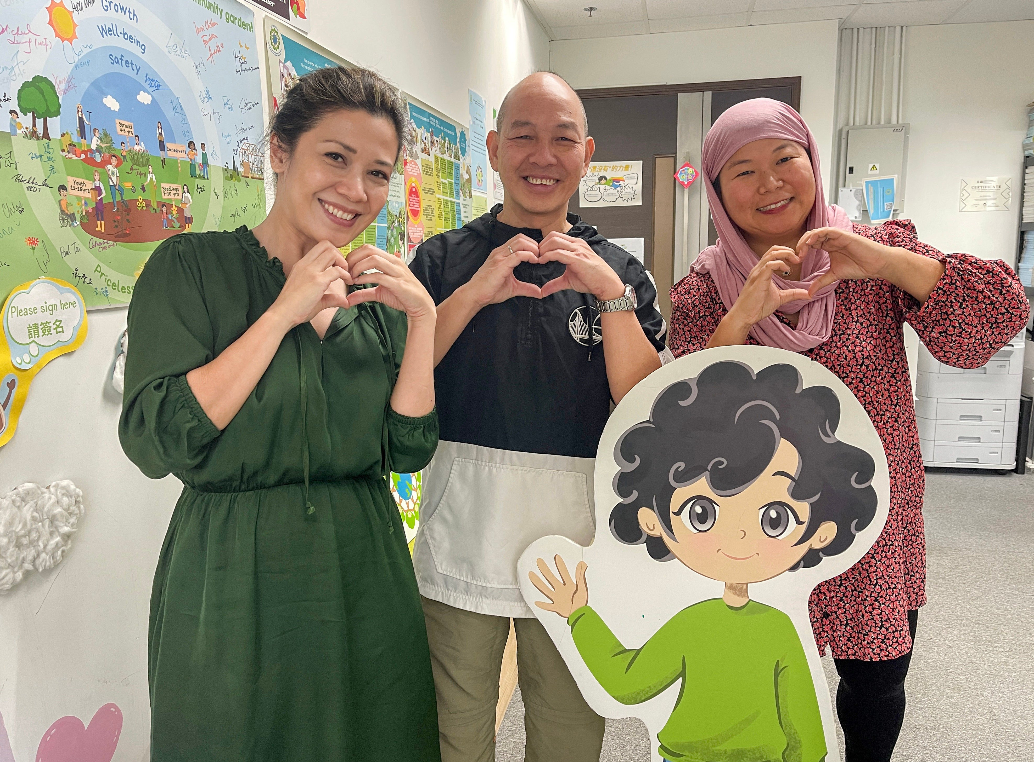 (From left) Dr Czarina Leung with course attendees and carers Choi Yip-piu and Marina Rai at the charity’s office. Photo: Cindy Sui