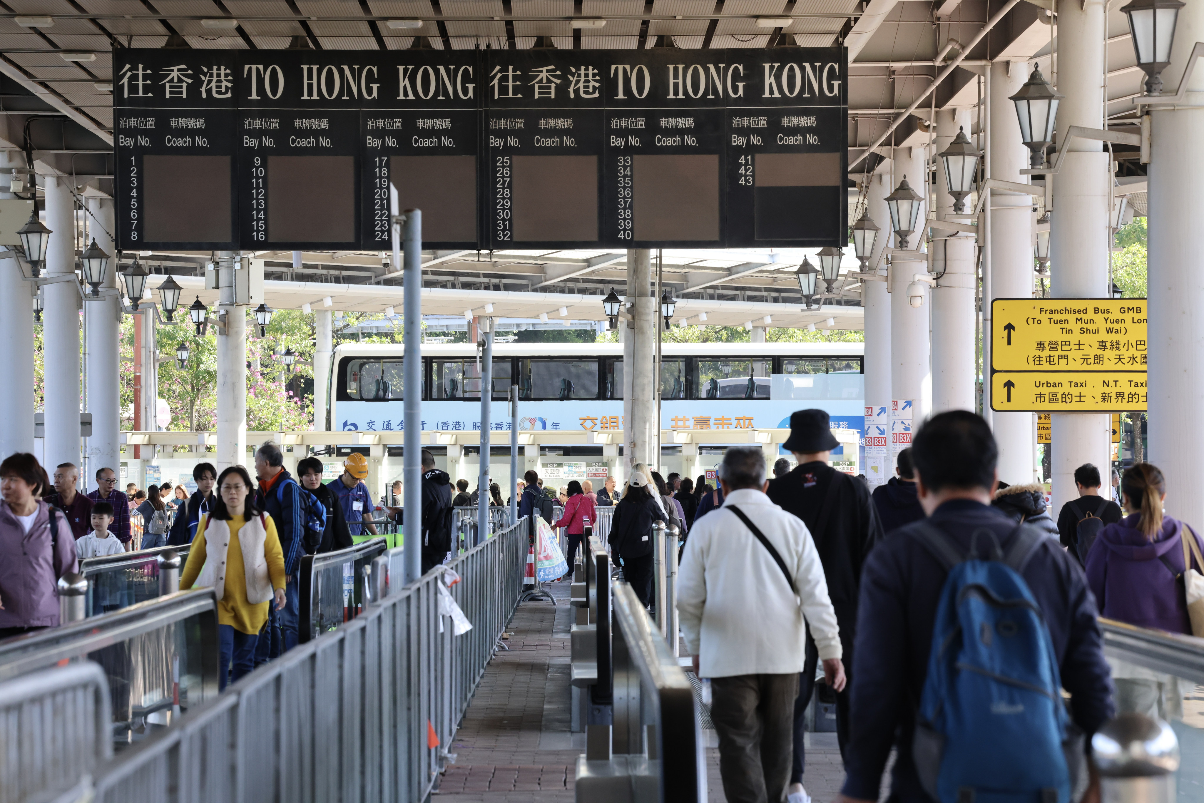 Travellers arrive in Hong Kong from mainland China via the Shenzhen Bay checkpoint. Photo: Jelly Tse