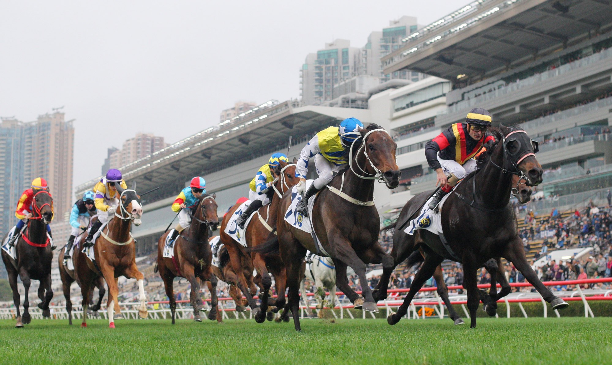 Andrea Atzeni salutes aboard Nimble Nimbus (right) in the Group Three Centenary Vase.