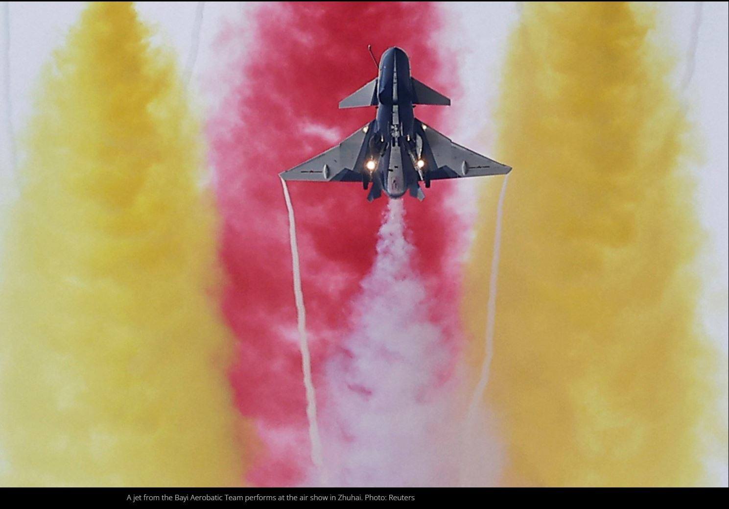 A jet from the Bayi Aerobatic Team performs at the air show in Zhuhai. Photo: Reuters